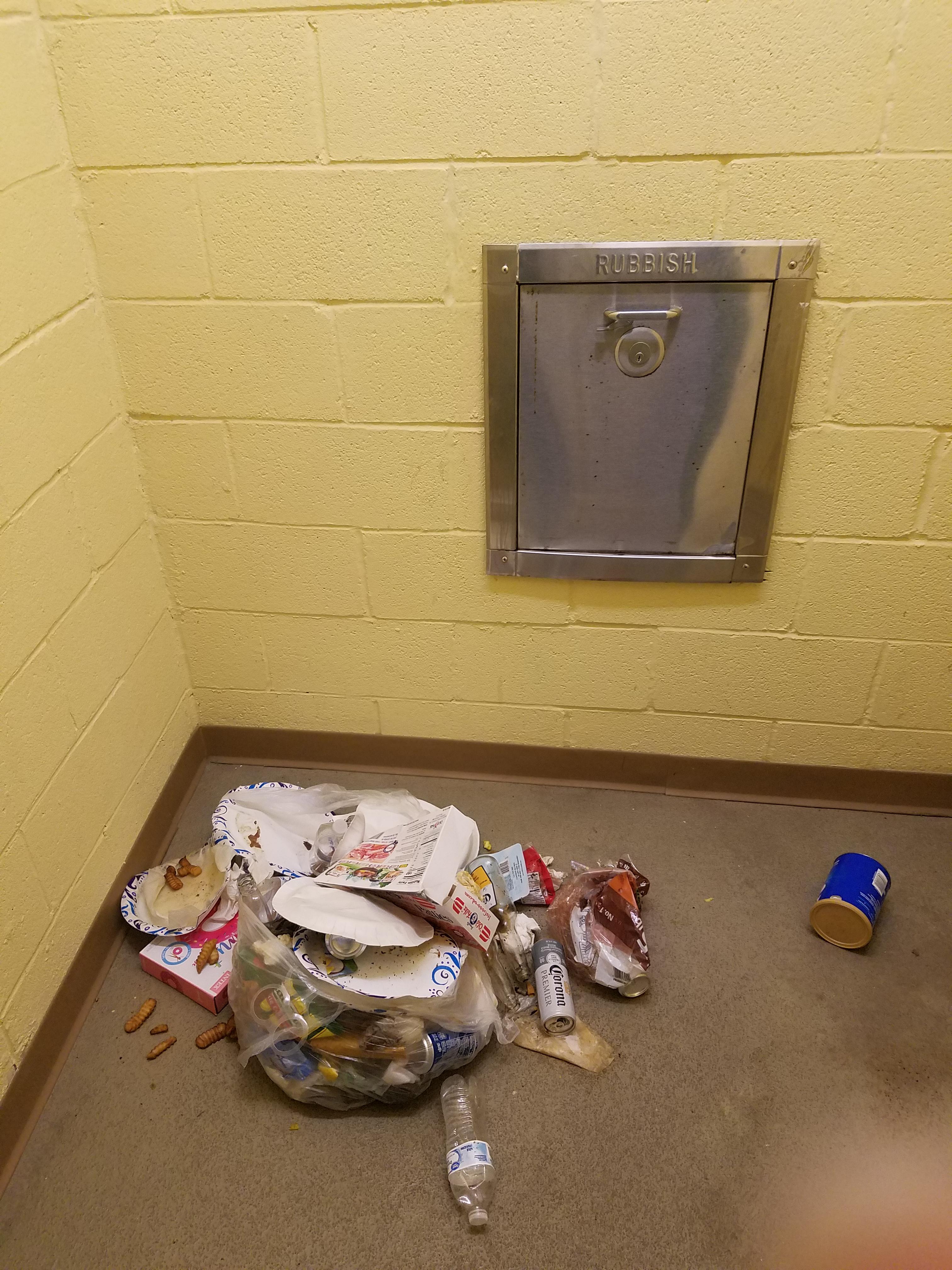 Found this in my hotel while dumping my garbage. r/iamapieceofshit