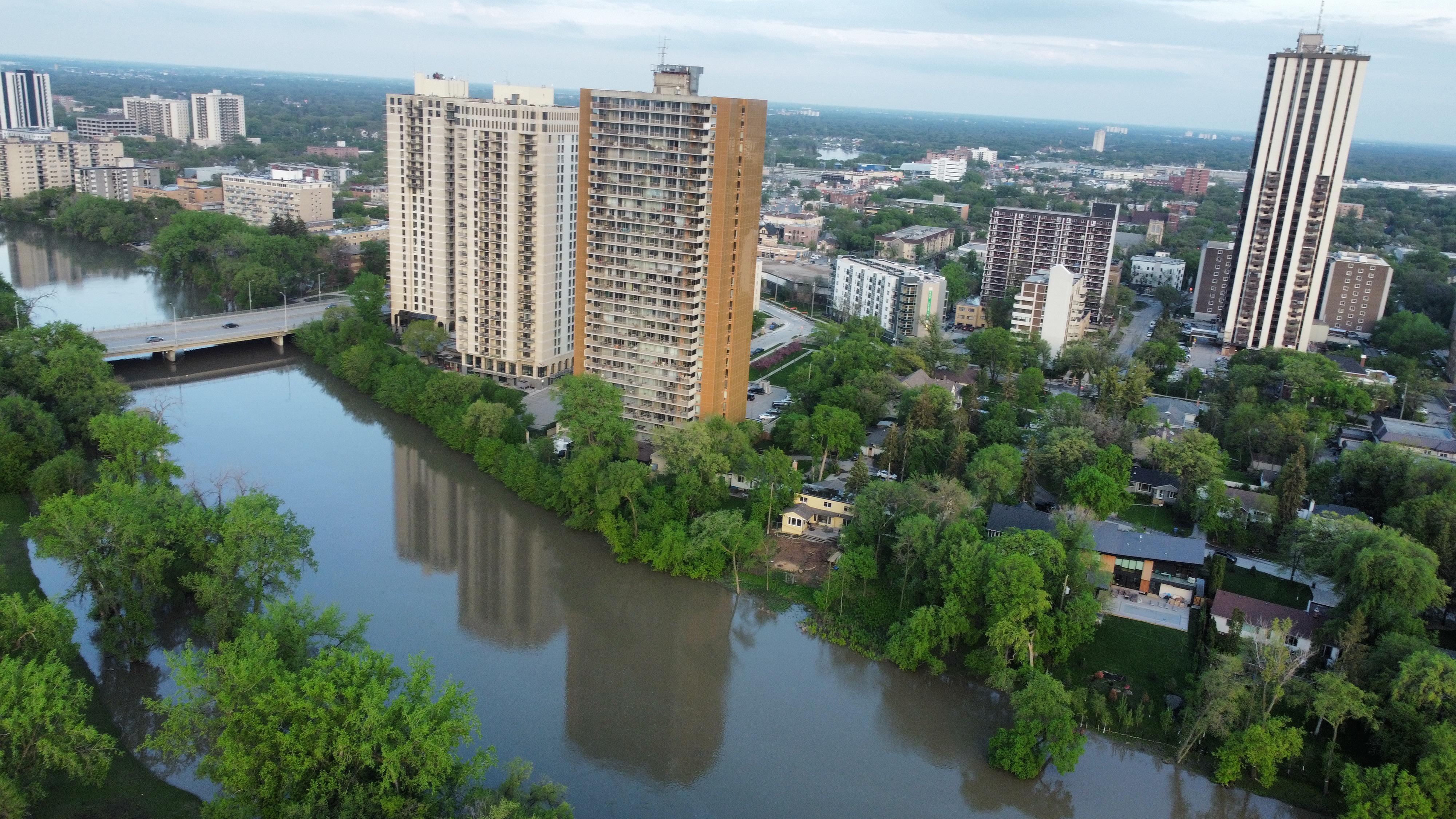 Osborne Village Assiniboine River, apartments r/Winnipeg