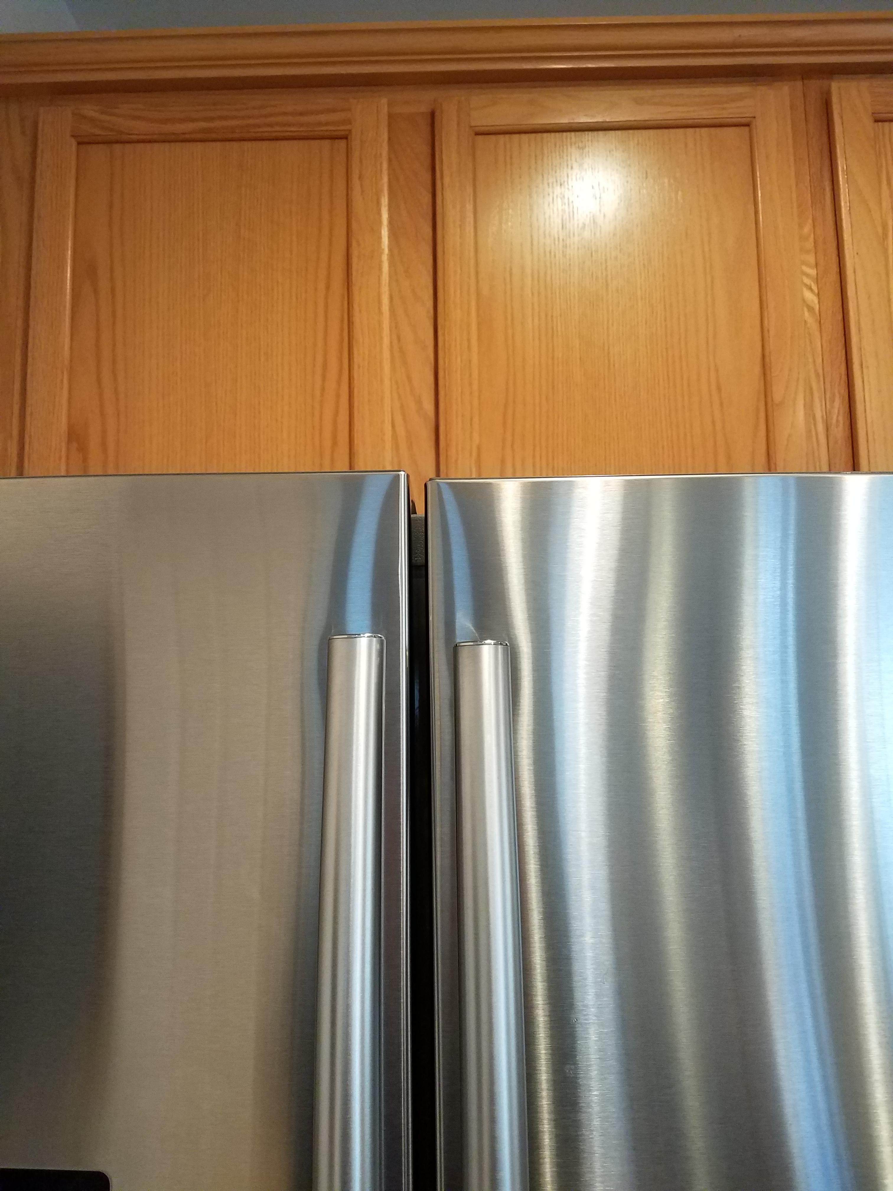 These slightly uneven fridge doors r/mildlyinfuriating