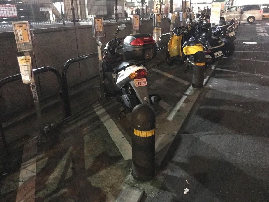 Japan Motorcycle Street Parking Done Right (More info in comment.) r