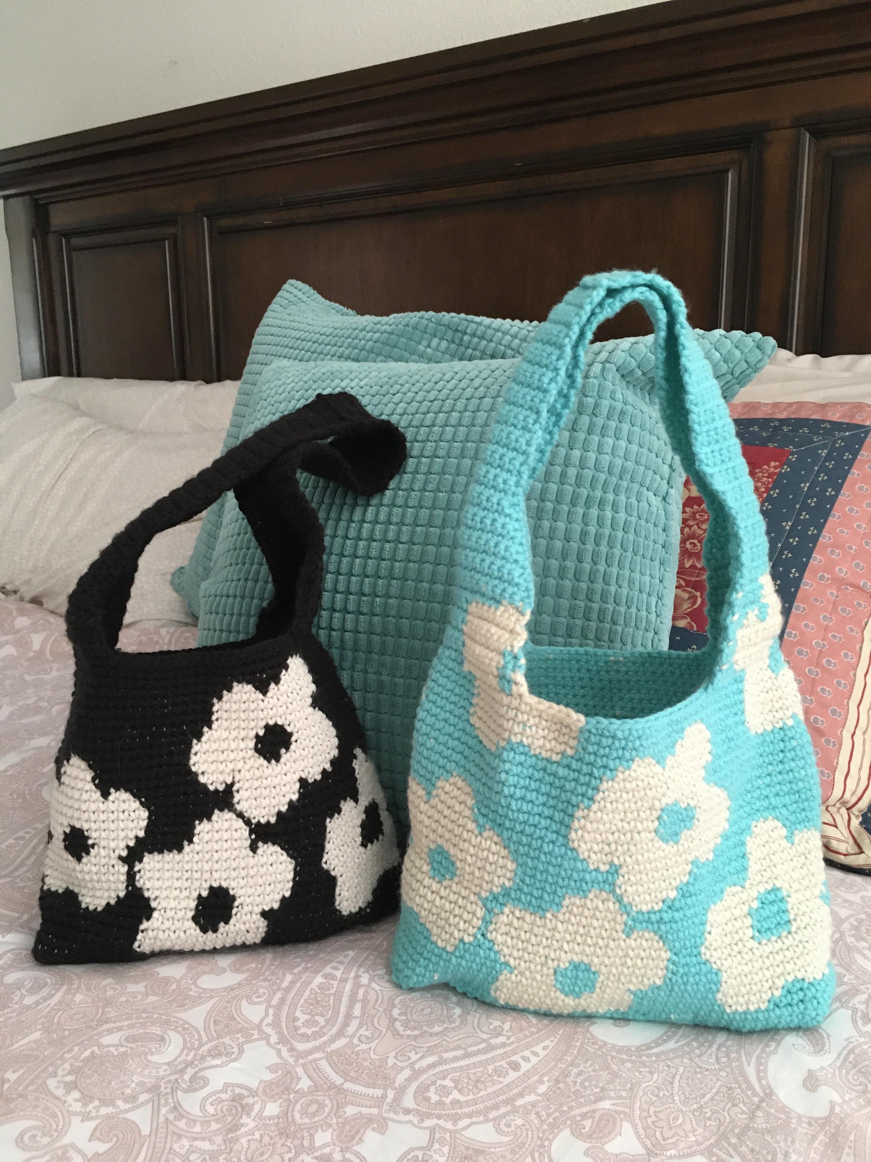 Loved how this turned out. Had fun making this Crazy Daisy purse. Here