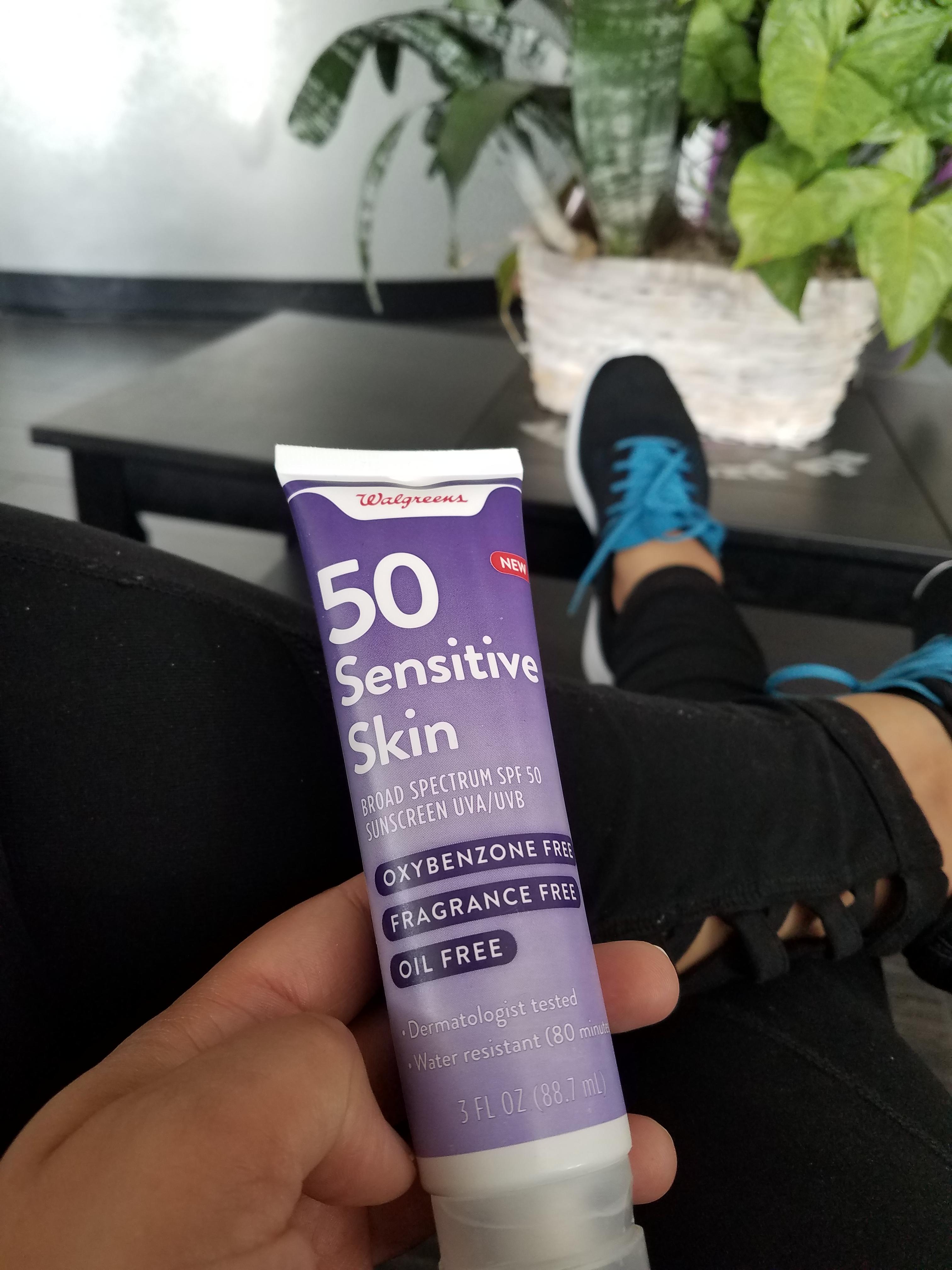 [Review] Cheap, effective sunscreen for sensitive skin at Walgreen's