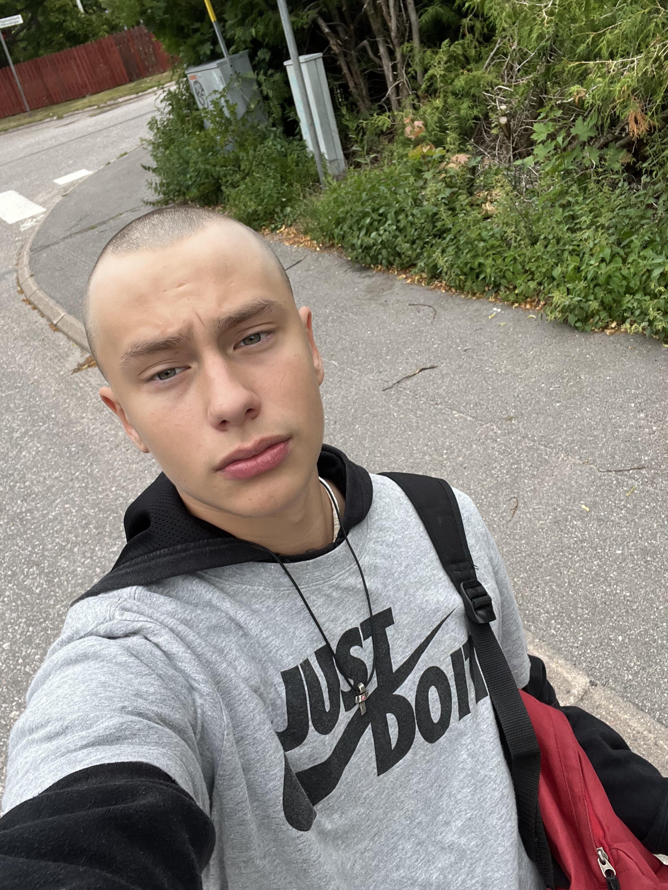 Can I give you a ride home? r/cuteguys