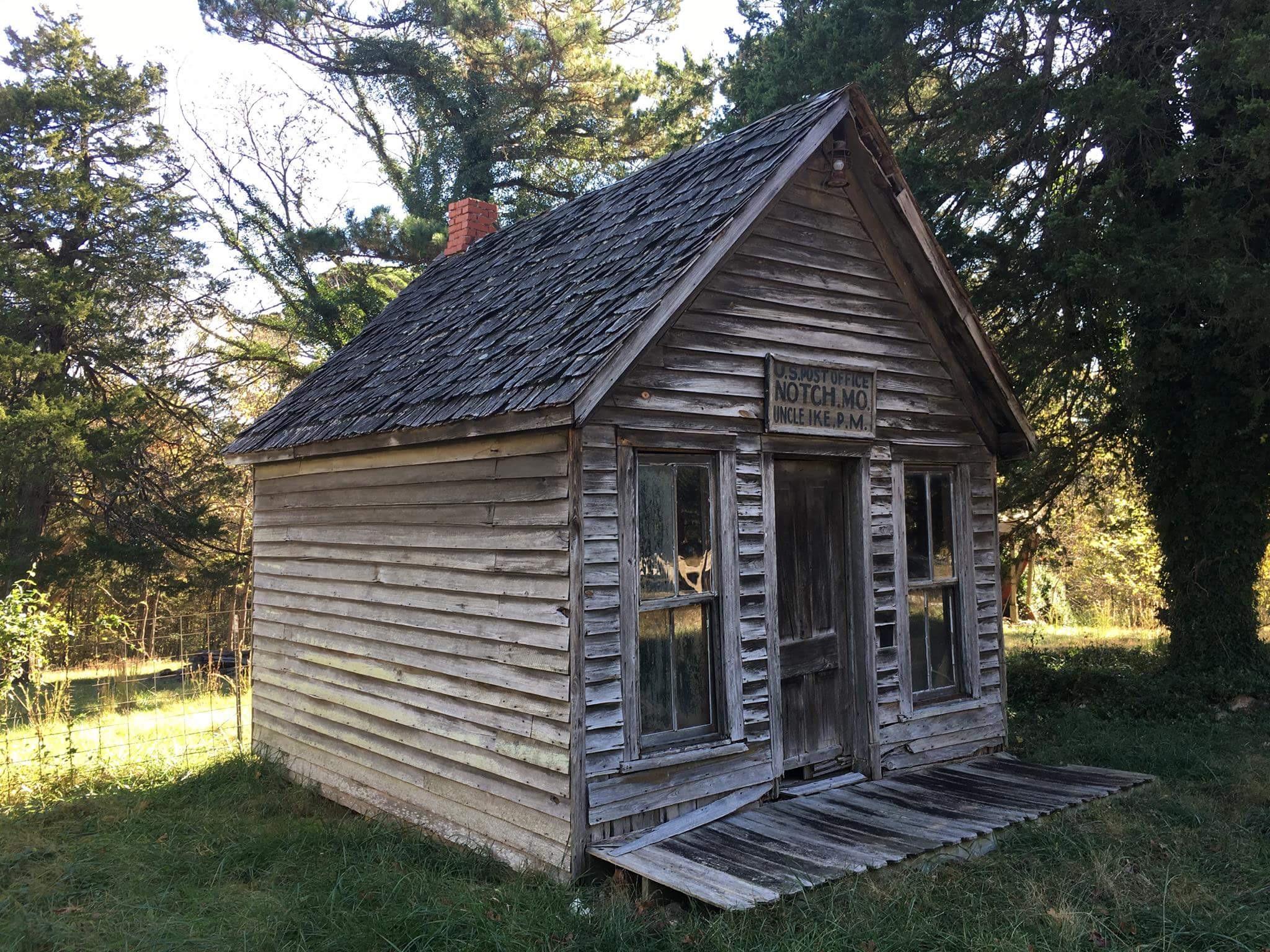 Garber, Missouri post office (Near Branson, Mo)[1334x750] r/AbandonedPorn