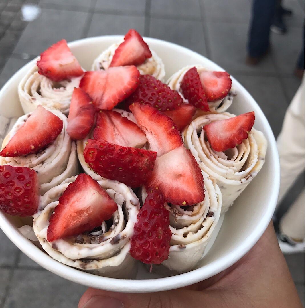 Nutella/strawberry ice cream rolls [1080 x 1080] r/FoodPorn