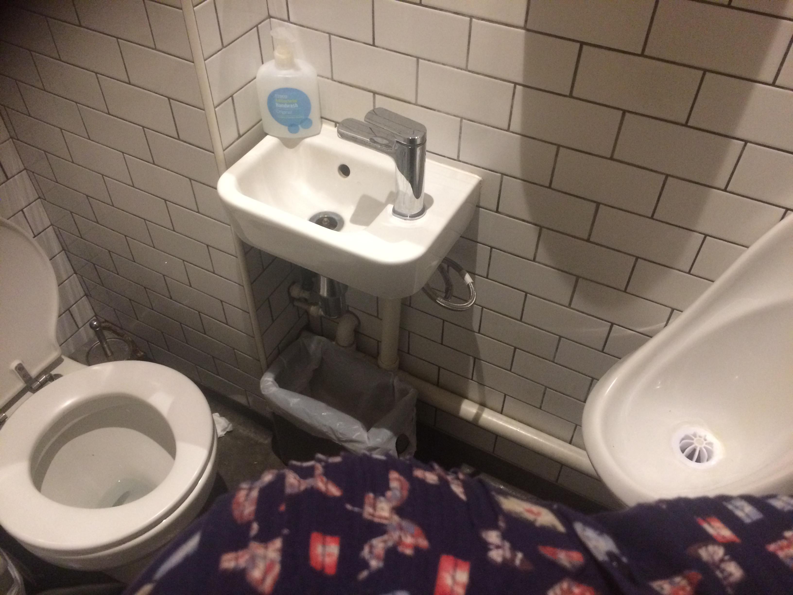 An unusual shared toilet r/CasualUK