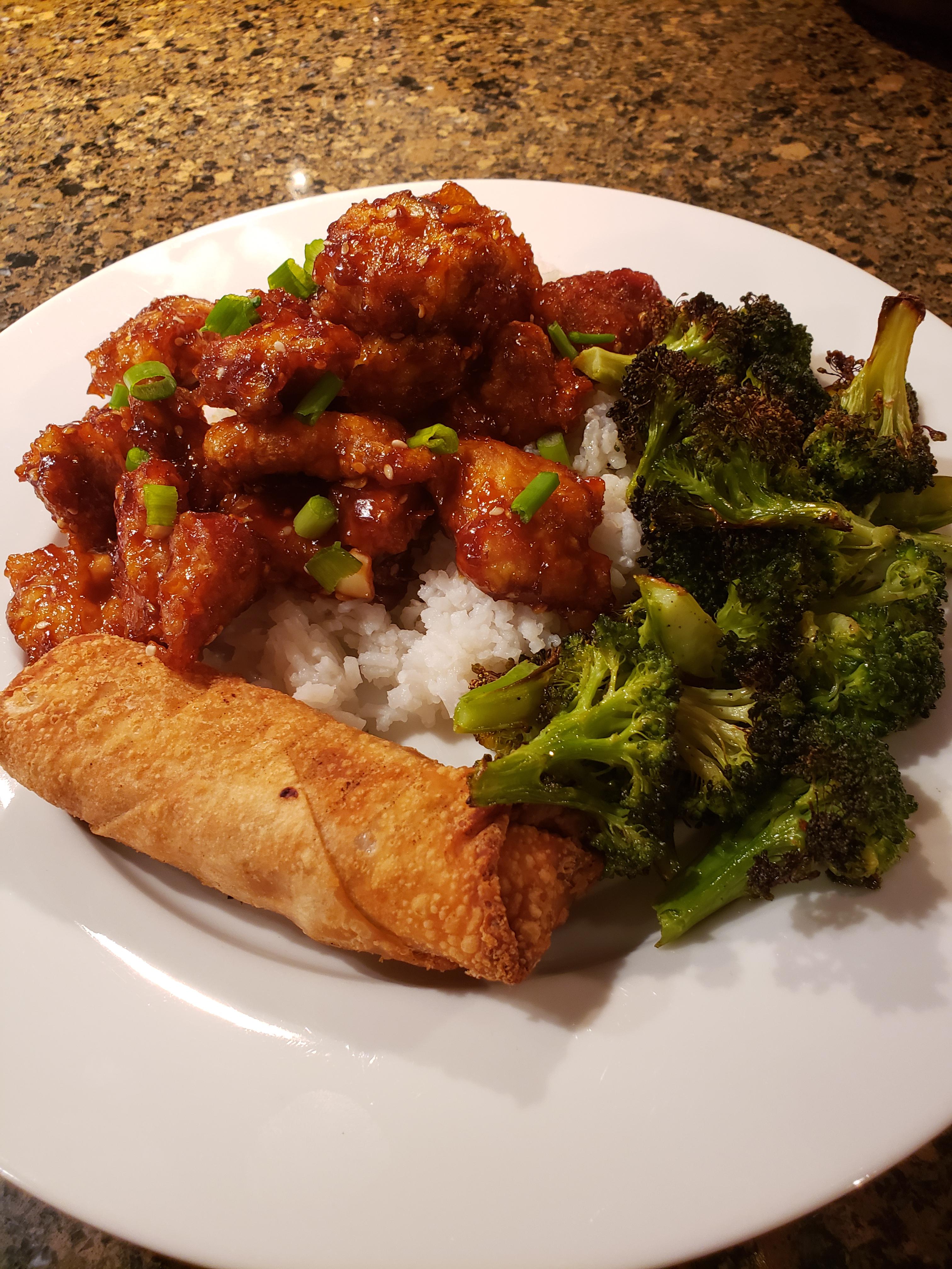 [Homemade] sesame chicken with rice, broccoli, and egg roll r/food
