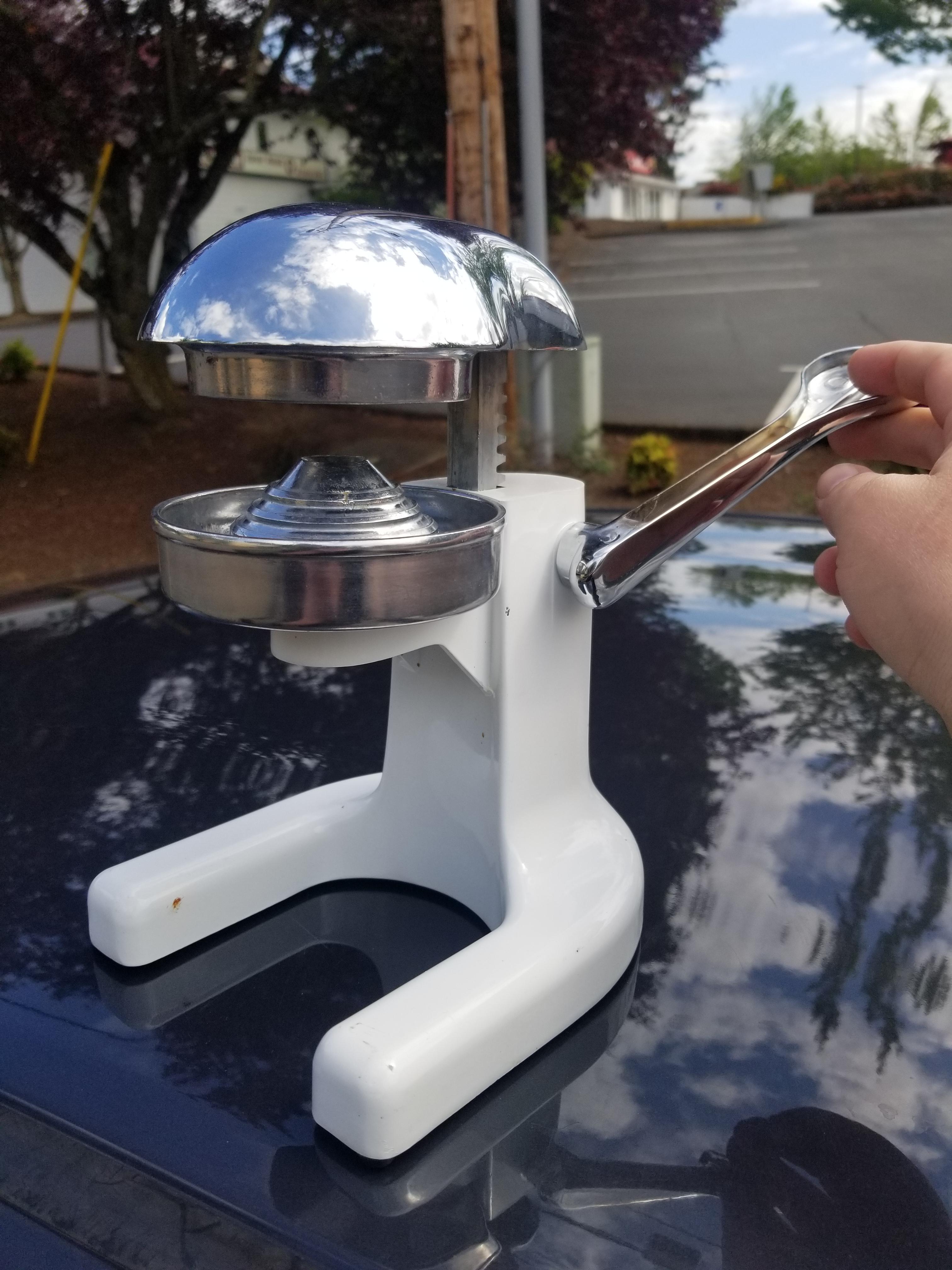 Finally found a vintage cast iron juicer in good shape... four hours