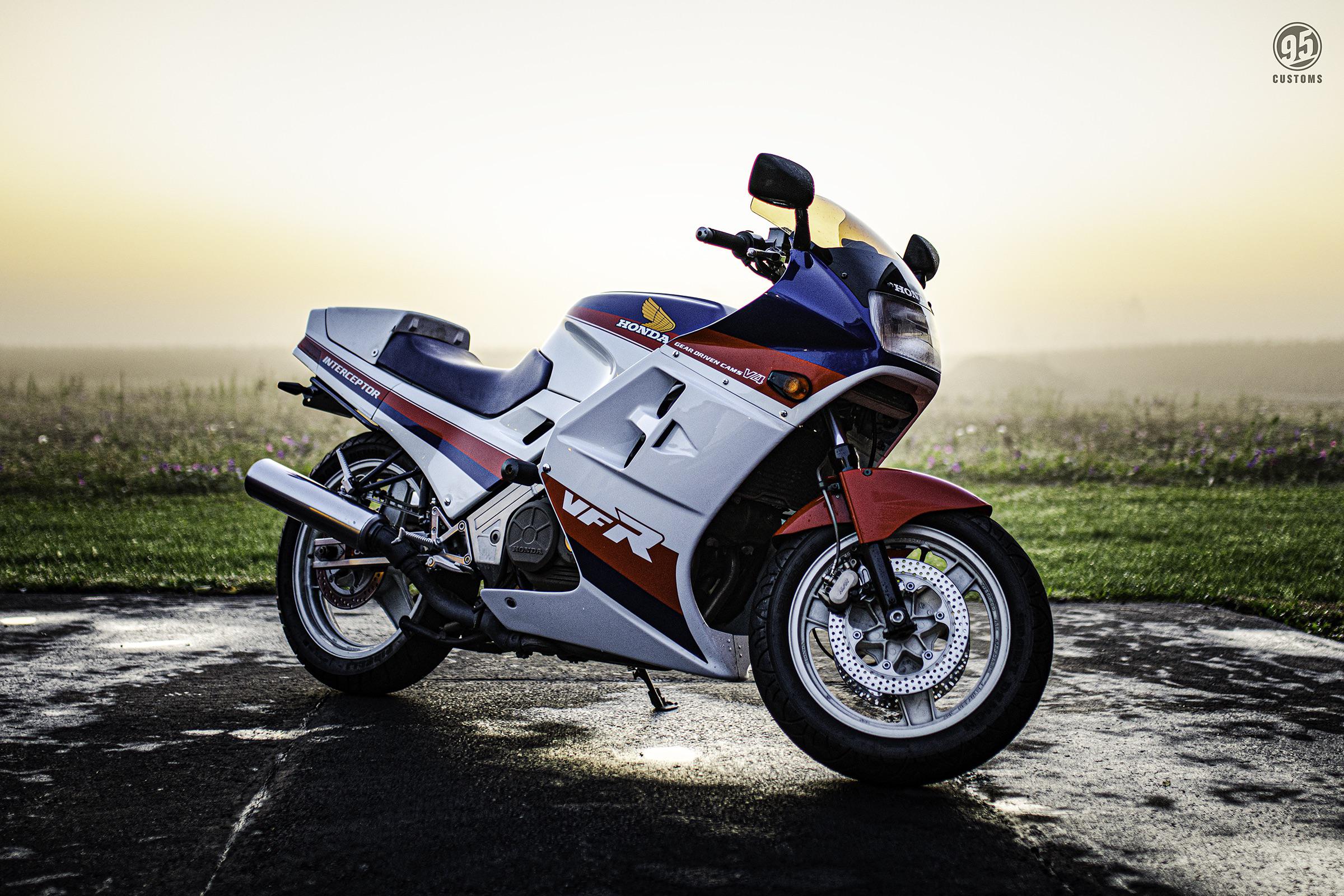 1986 VFR700 : r/bikesgonewild