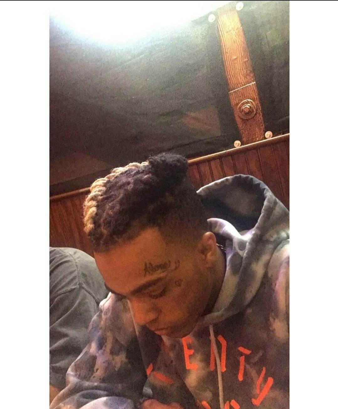 Anyone know what hoodie he is wearing in this photo? r/XXXTENTACION