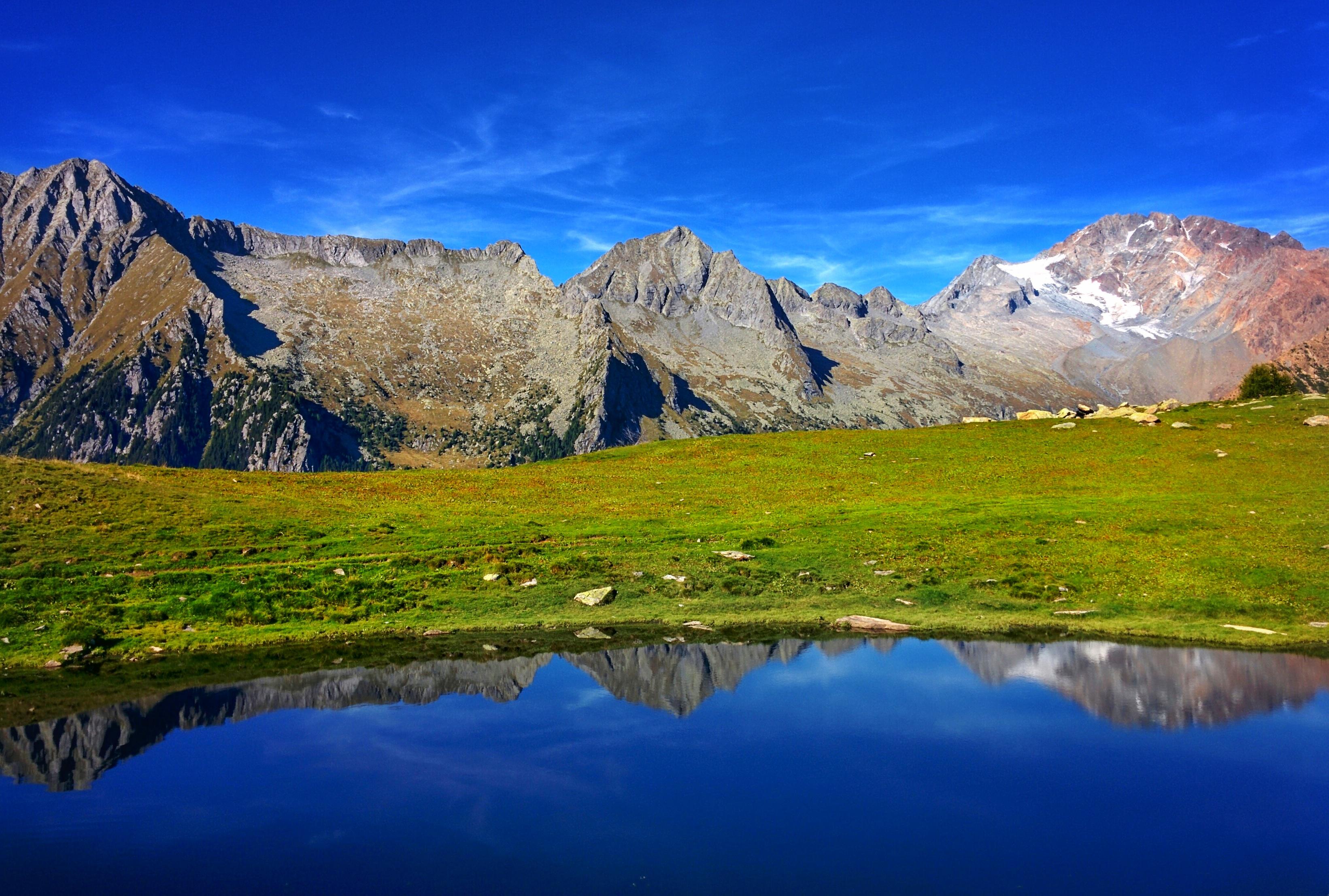 Valtellina Valley, Italy [3283x2214] OC r/EarthPorn