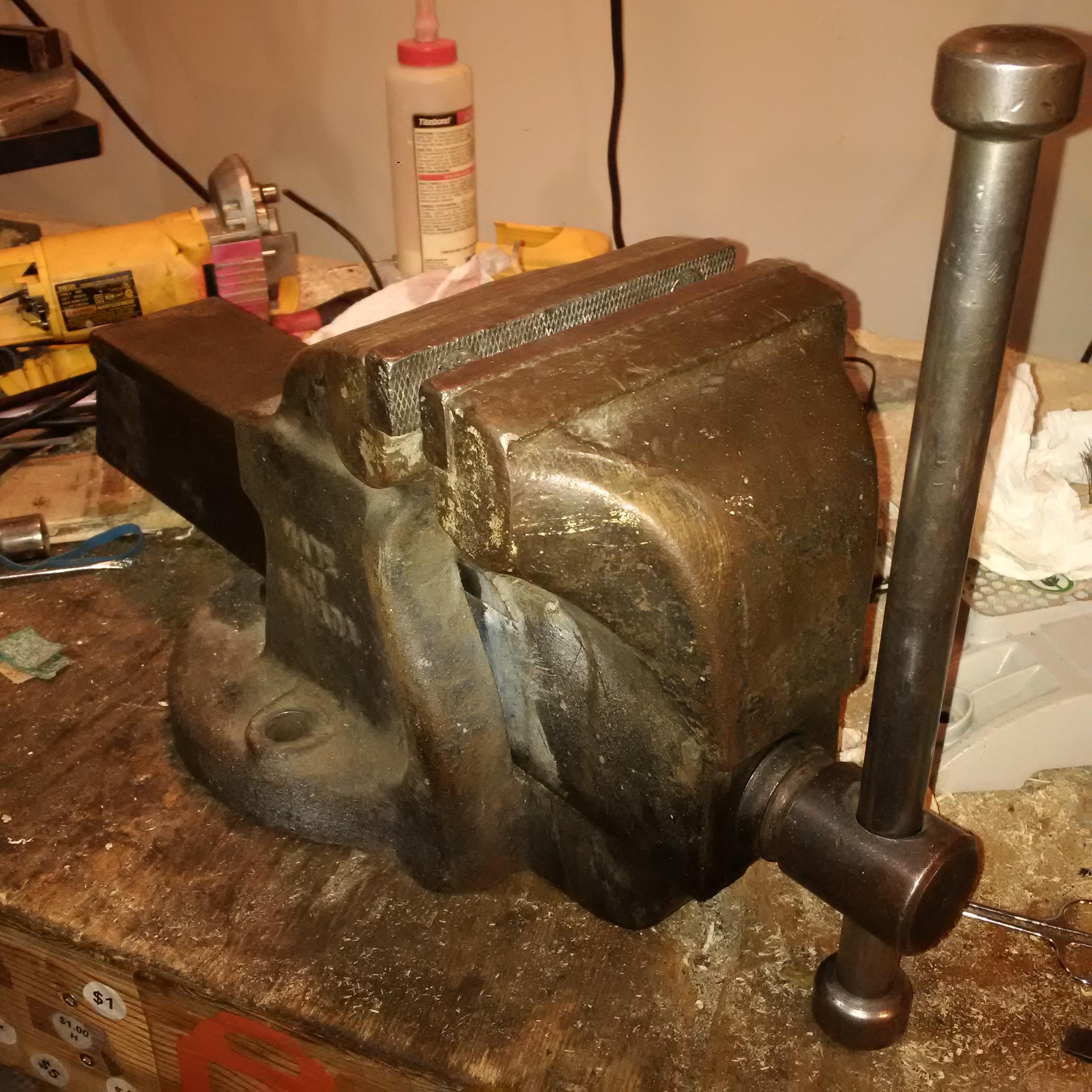 Rare old "HENRY" Brand Vise found at garage sale for 35 bucks... r/Tools