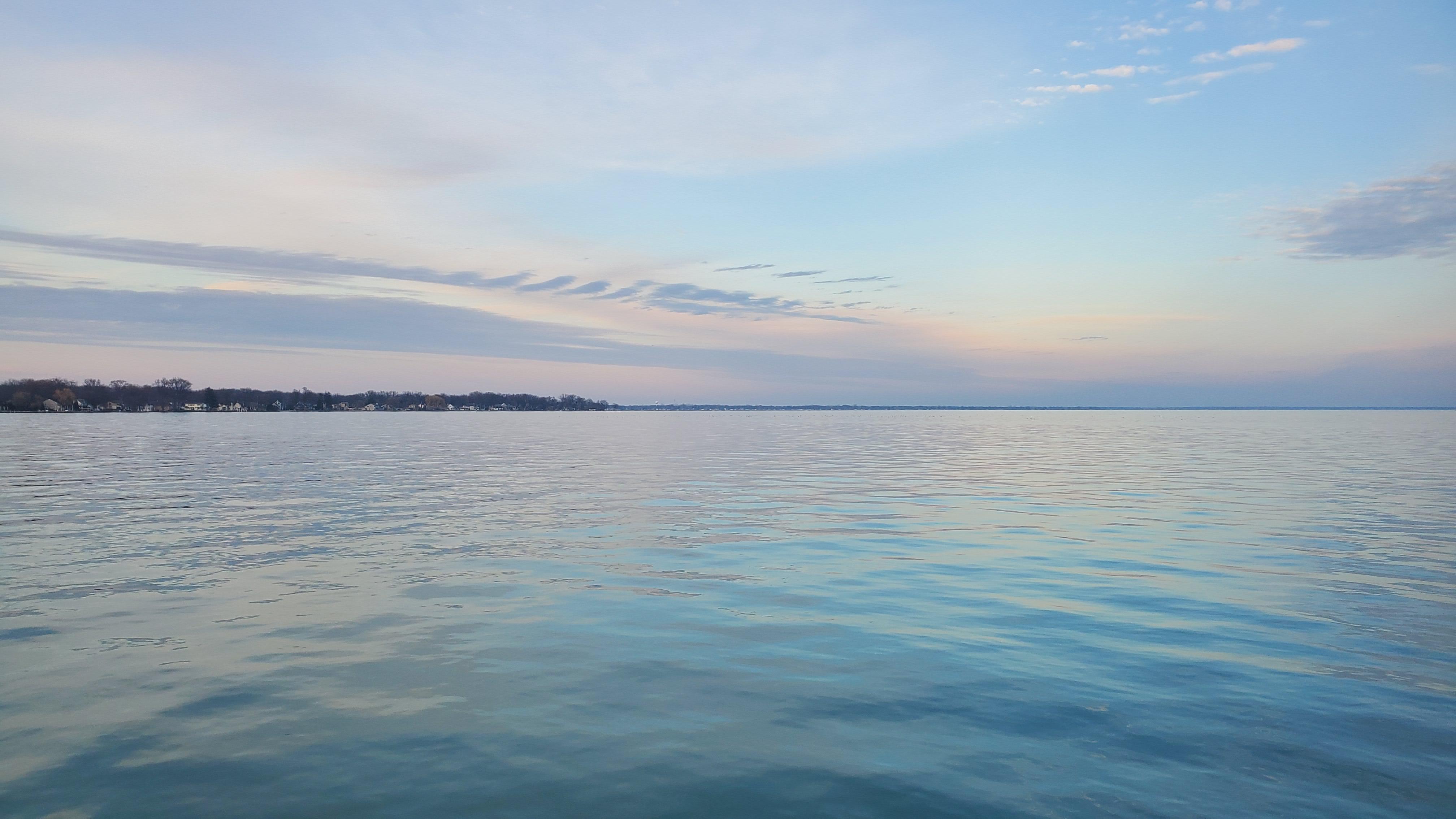 Peaceful Lake St Clair in New Baltimore r/Michigan