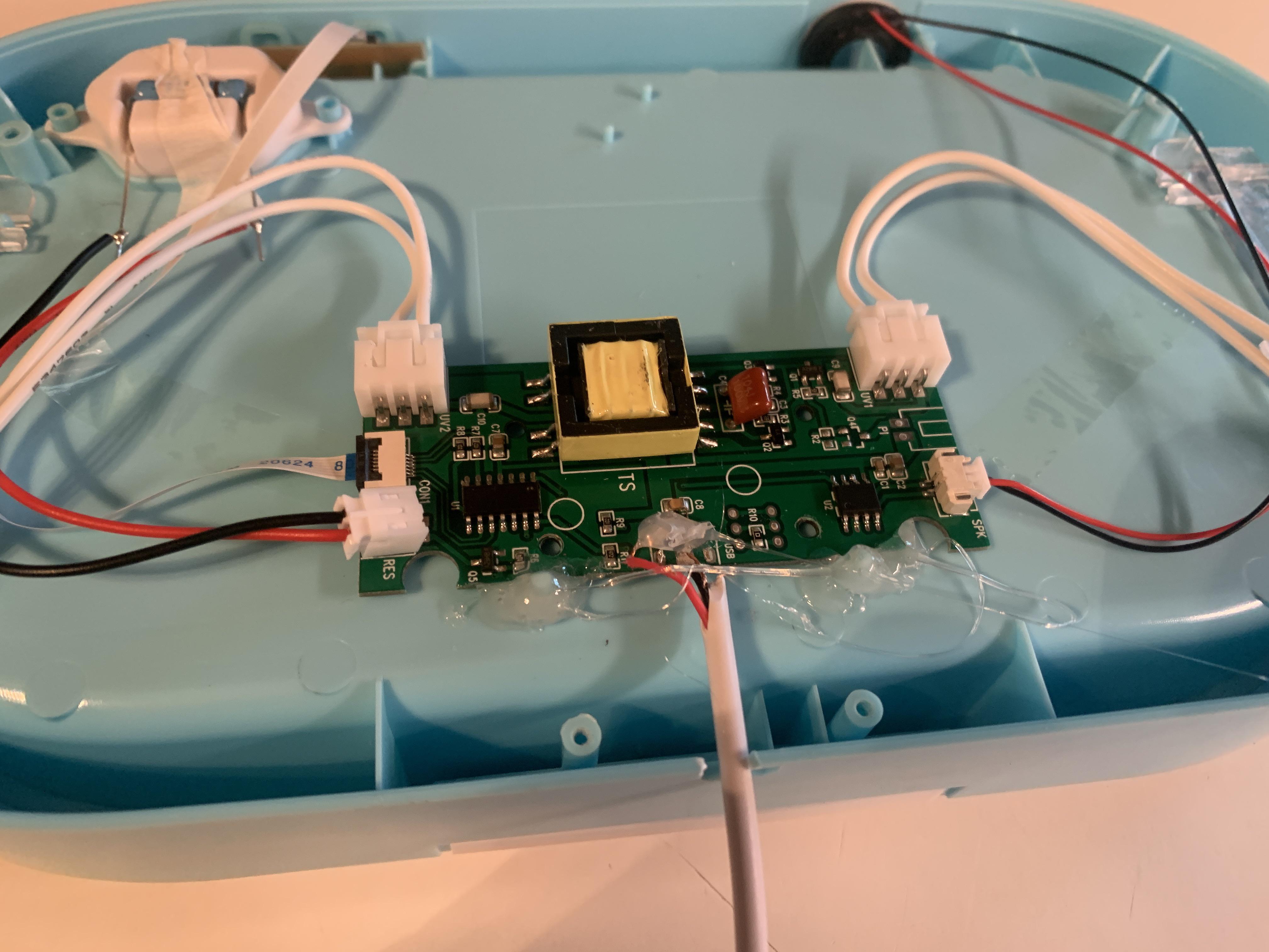 Solder and hot snot made a 1 buck phone sanitizer work again r/techsupportgore