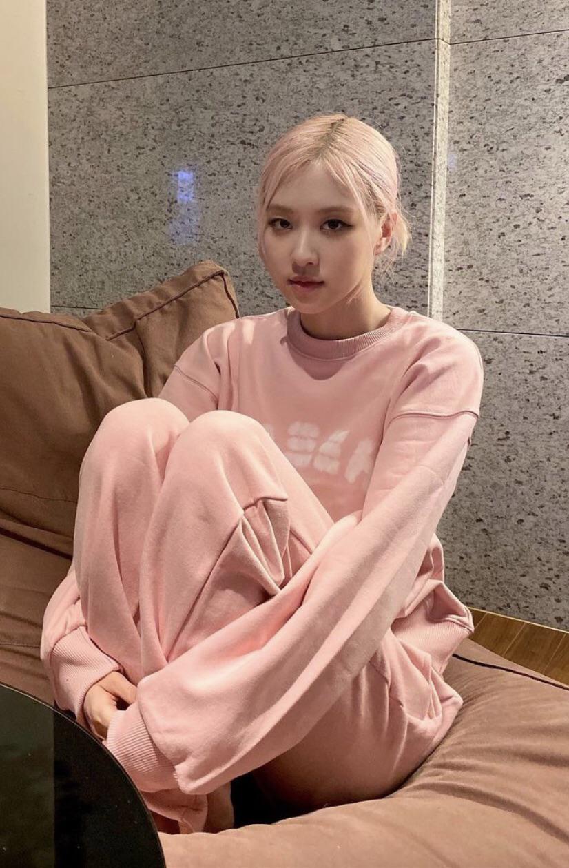 Rosie Posie Sitting like a Good Girl....🍆💦 : BlackpinkFap