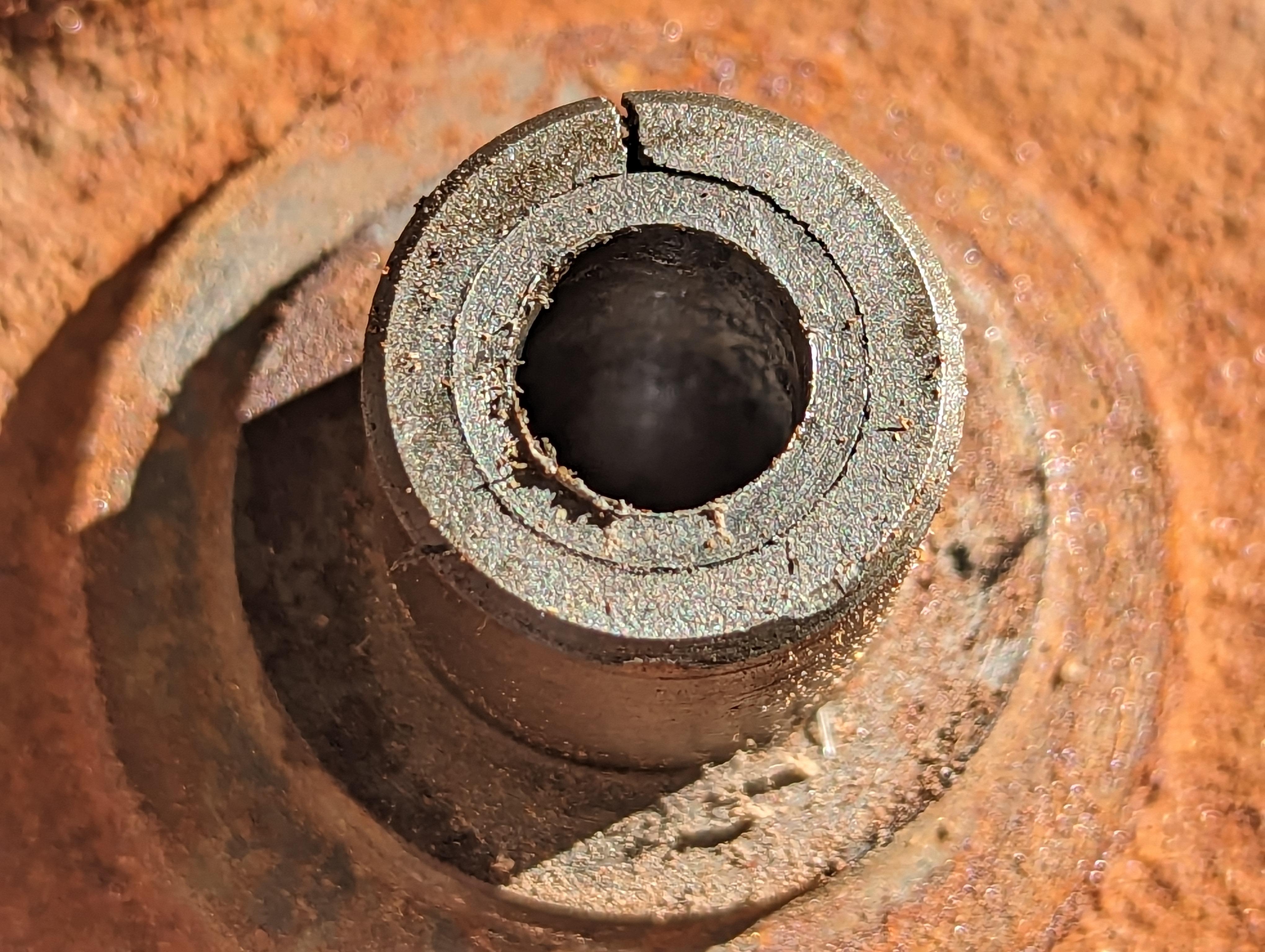 cracked valve guide. liner isn't cracked, run it or no? r/MechanicAdvice
