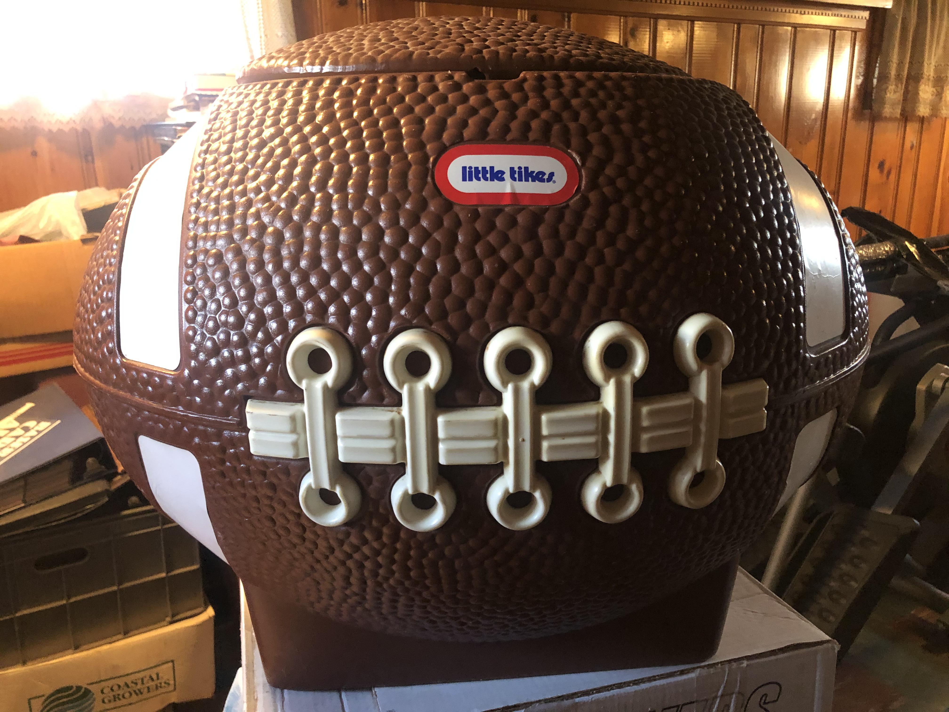 The little tikes Football almost every 90’s kid had. r/nostalgia