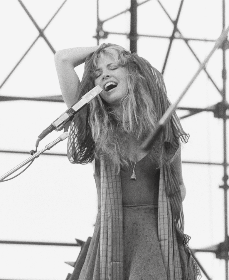 Stevie Nicks performing with Fleetwood Mac, 1978 r/OldSchoolCool