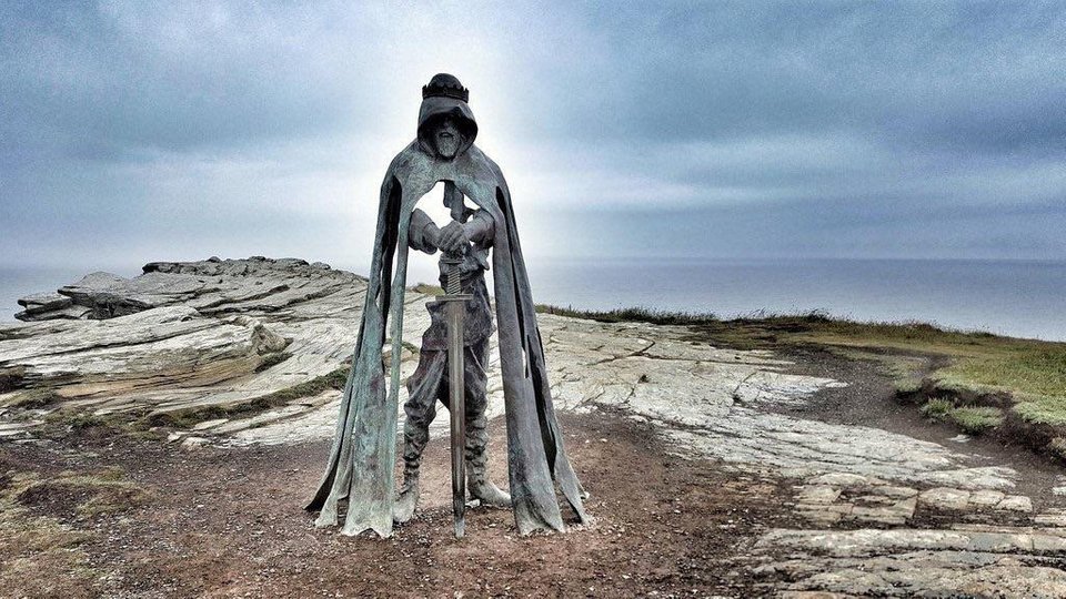 Bronze Sculpture of King Arthur Stands Atop The Tintagel Cliffs in Cornwall, Sculptor Rubin