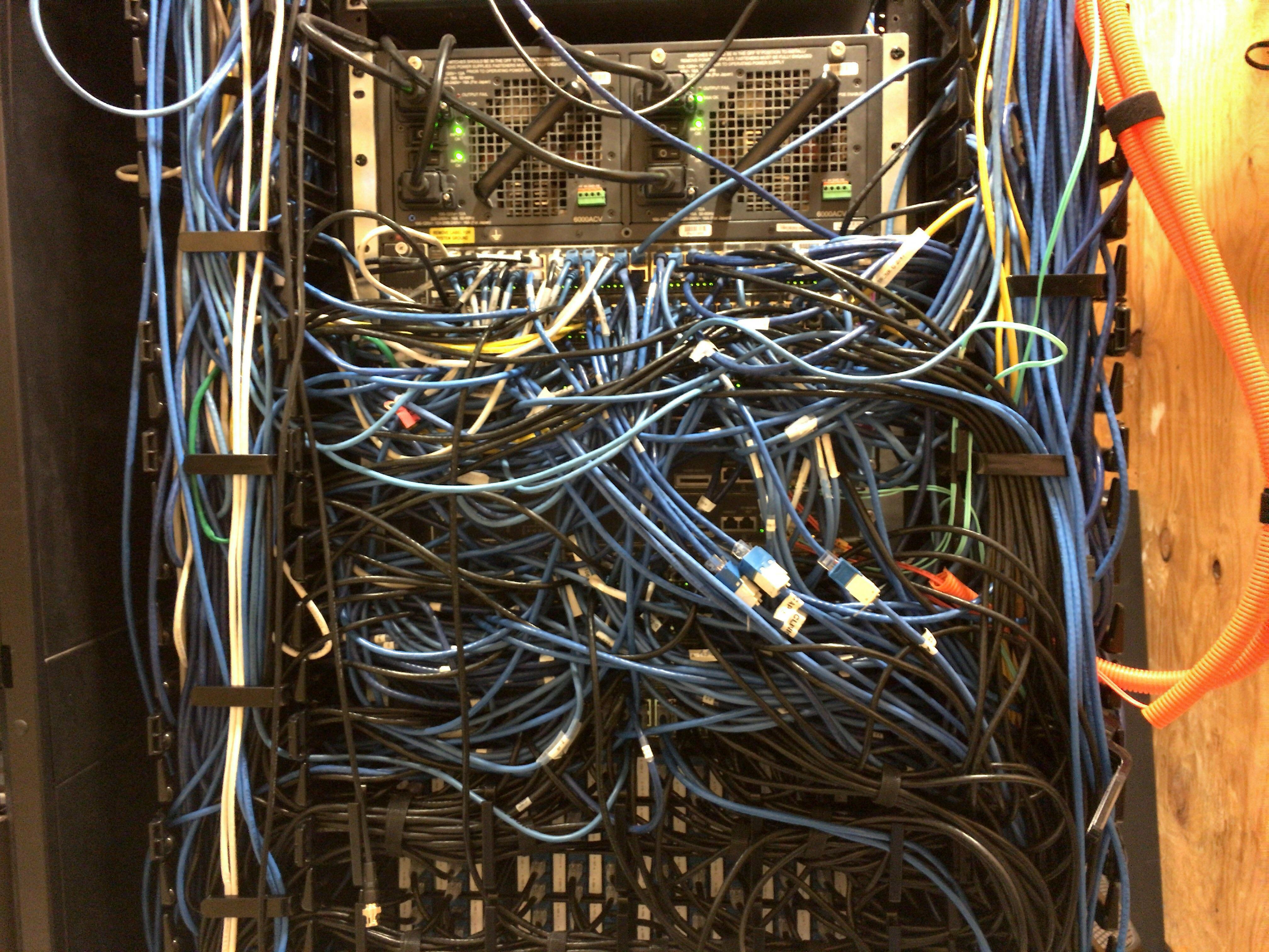 A little cable gore r/techsupportgore