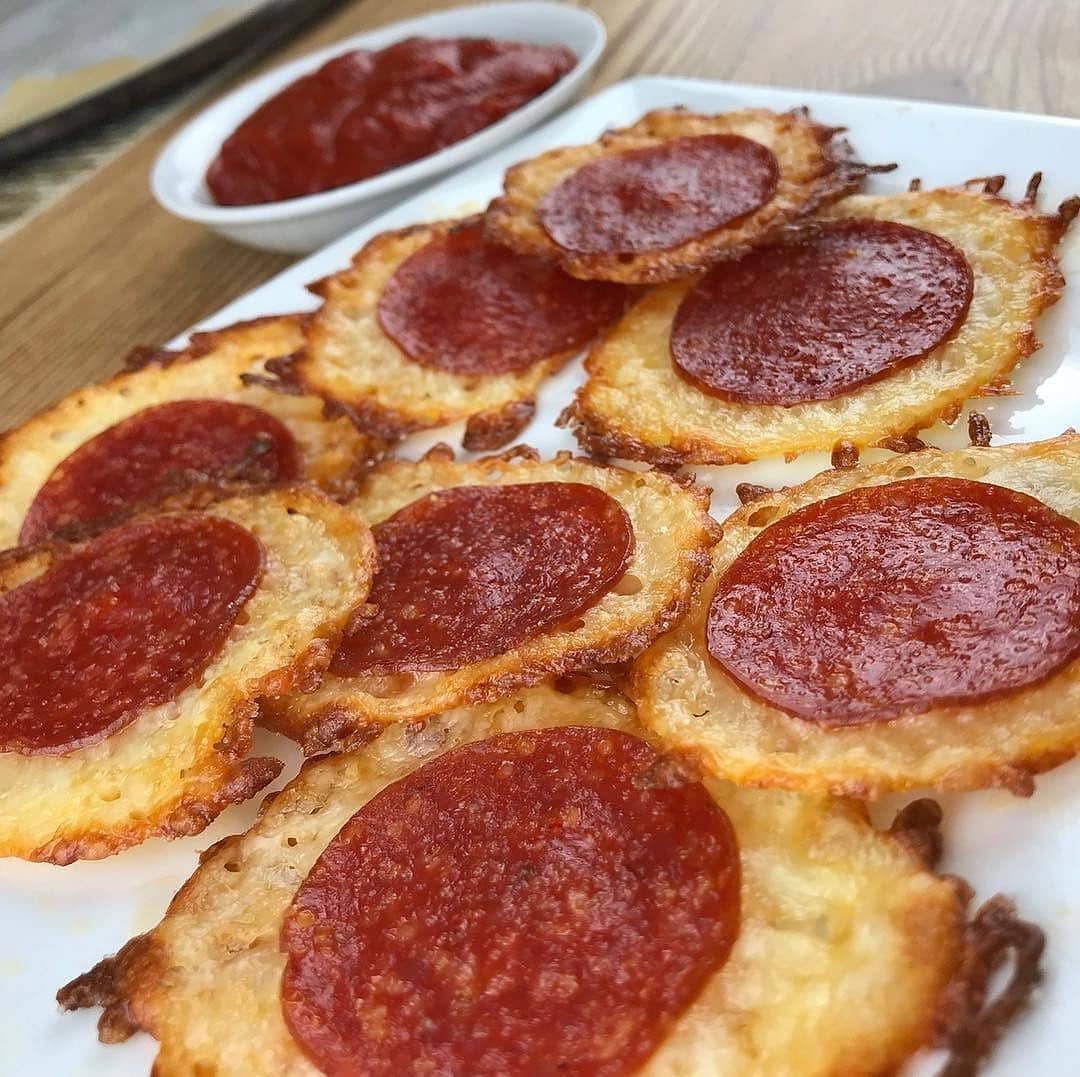 2 ingredient Pizza chips!! r/Ketodietbeginners