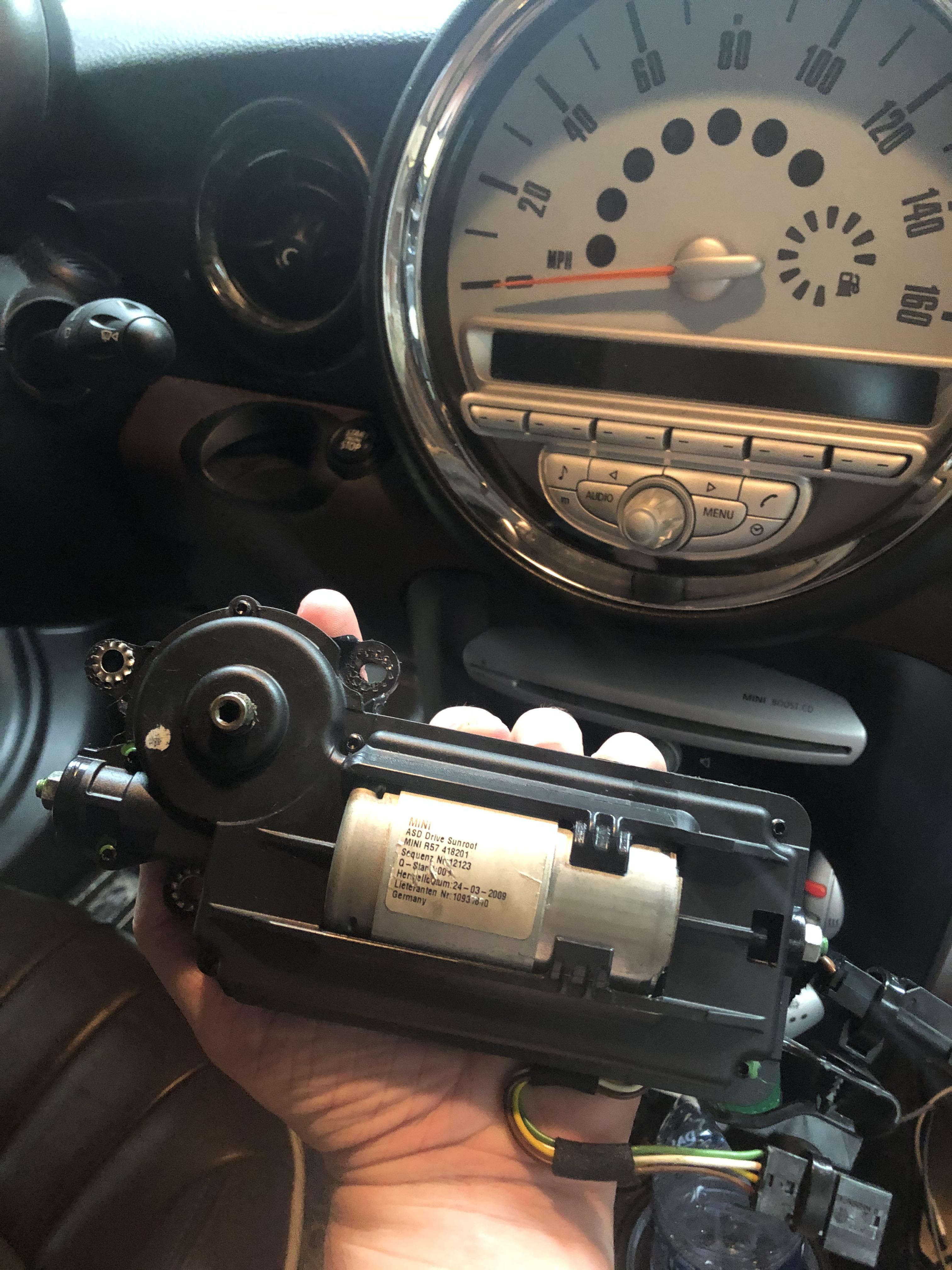 Anyone know where to find this Mini Cooper sunroof motor? r/MINI