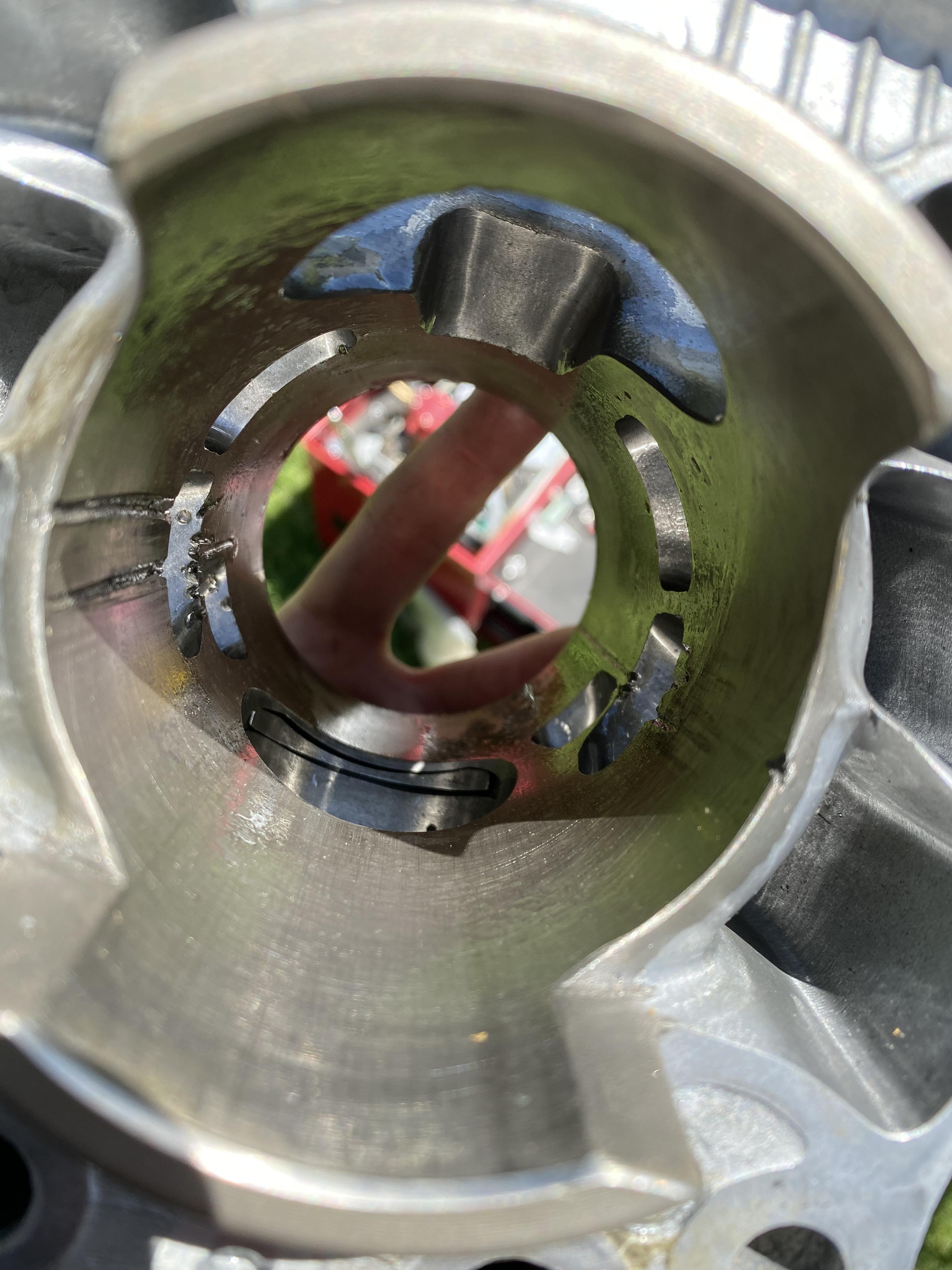 Wrist pin clip failure. Brand new cylinder. r/2Strokes