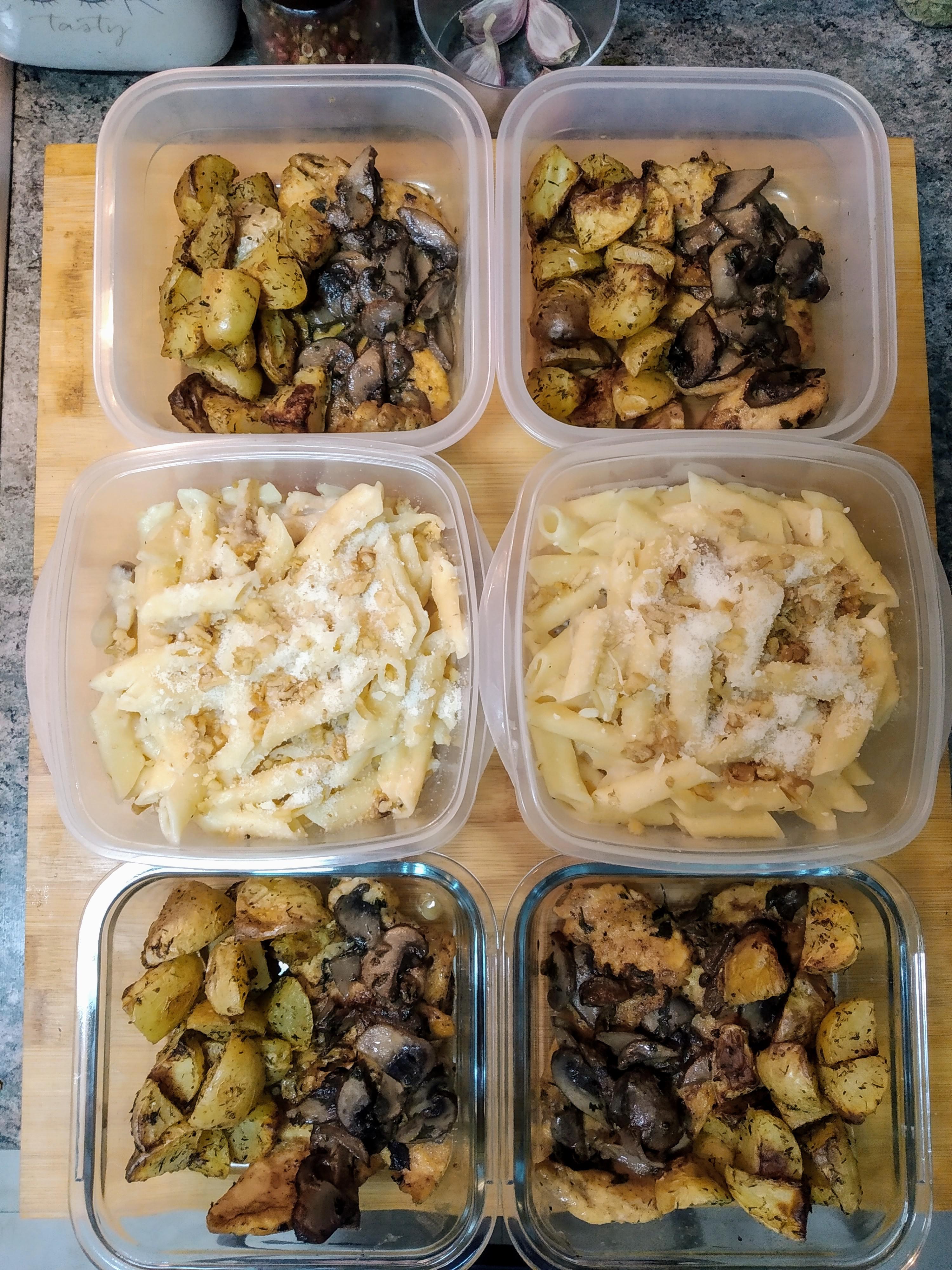 Creamy mushroom chicken + cheese and pear pasta with pancetta r