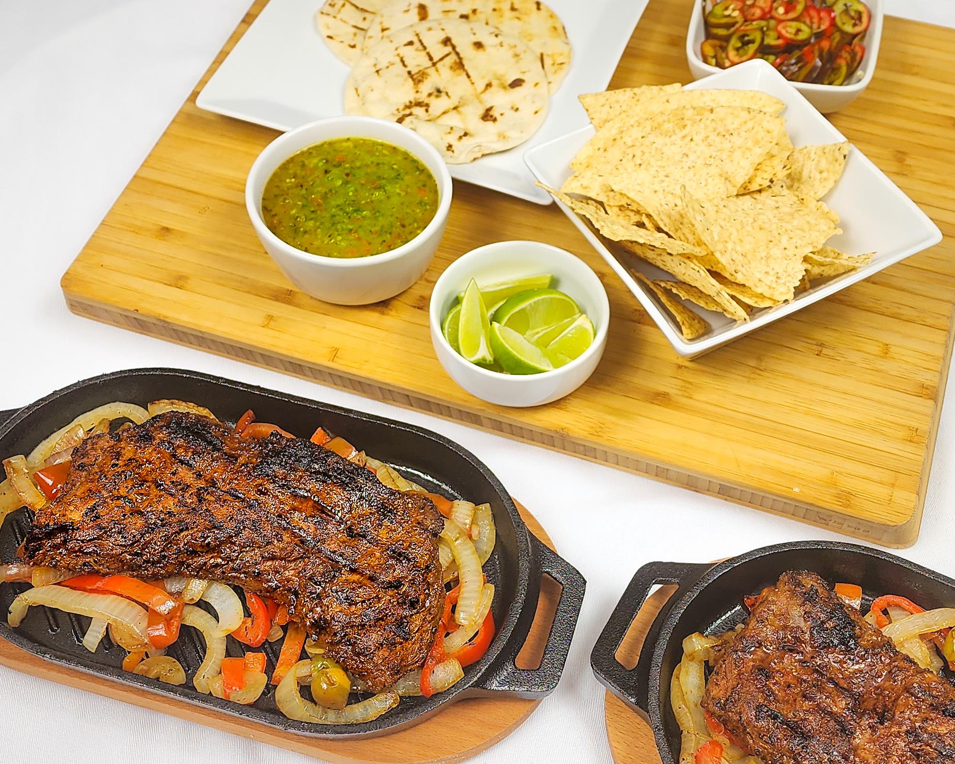 [Homemade] Skirt Steak Carne Asada with Smoked Tomatillo Salsa r/food