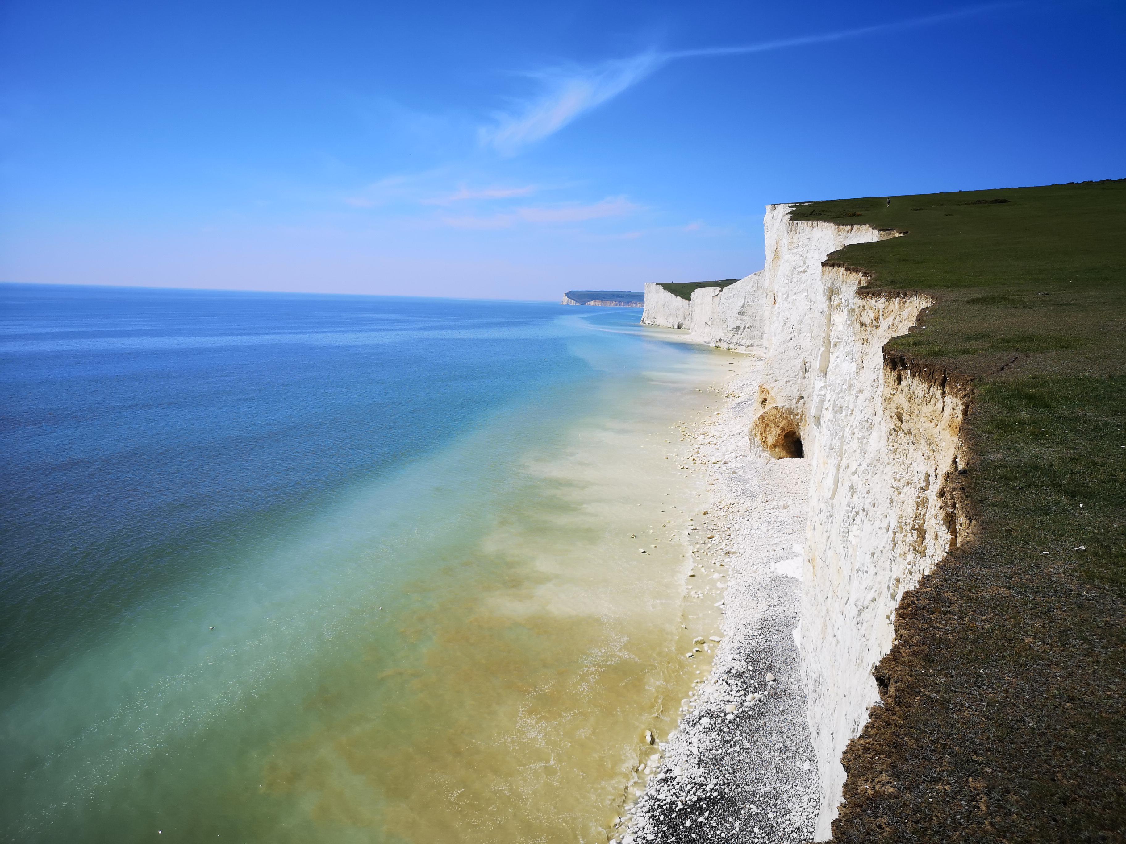 White cliffs and blue sky of Seven Sisters, England. [OC] (1080x2240