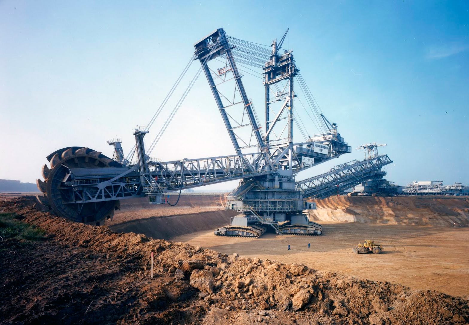 Bagger 293 The largest bucket excavator r/HumanForScale