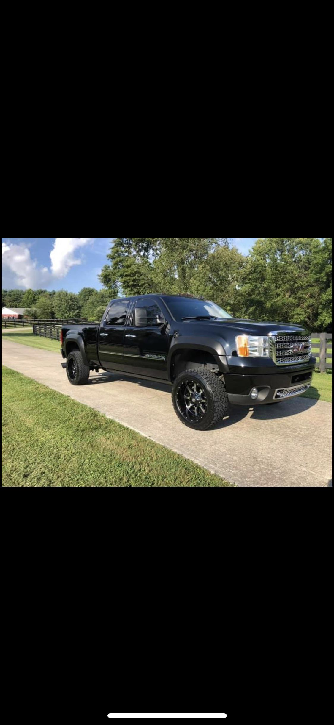 For sale 2013 GMC Sierra 2500 Denali r/Duramax