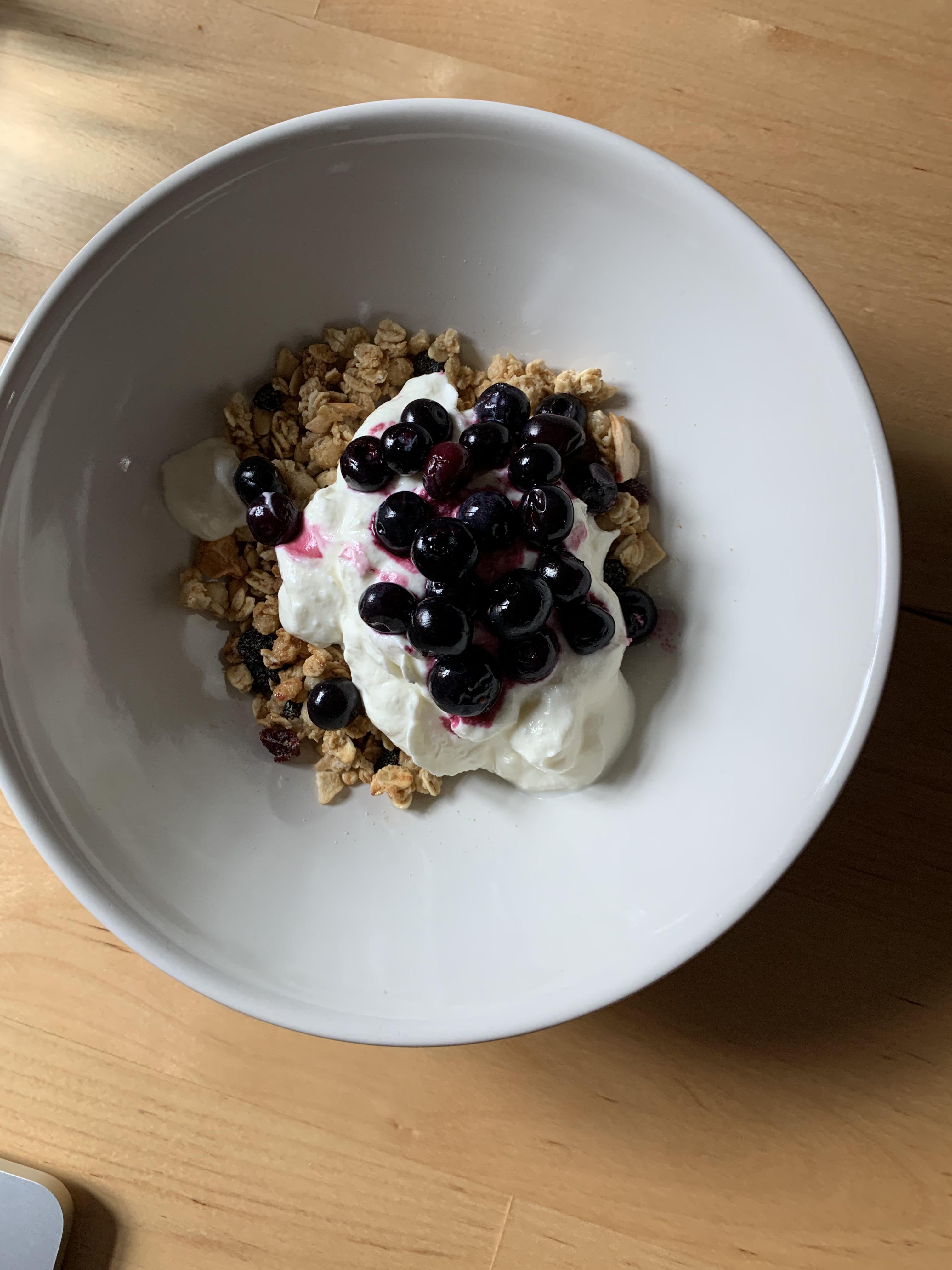 [Homemade] Granola, Greek yogurt and blueberries r/food