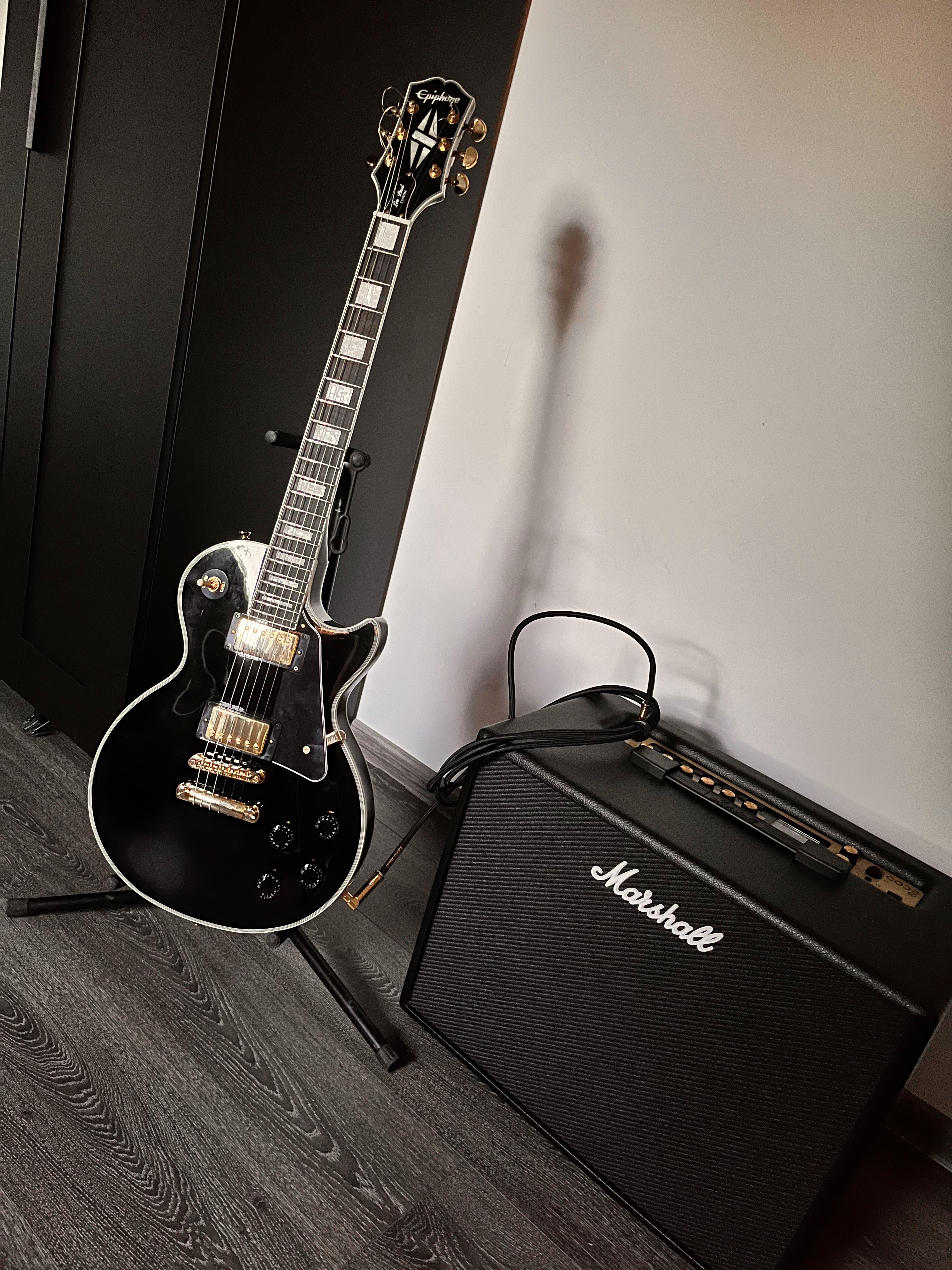 After playing on a spanish guitar for almost ten years, with my first