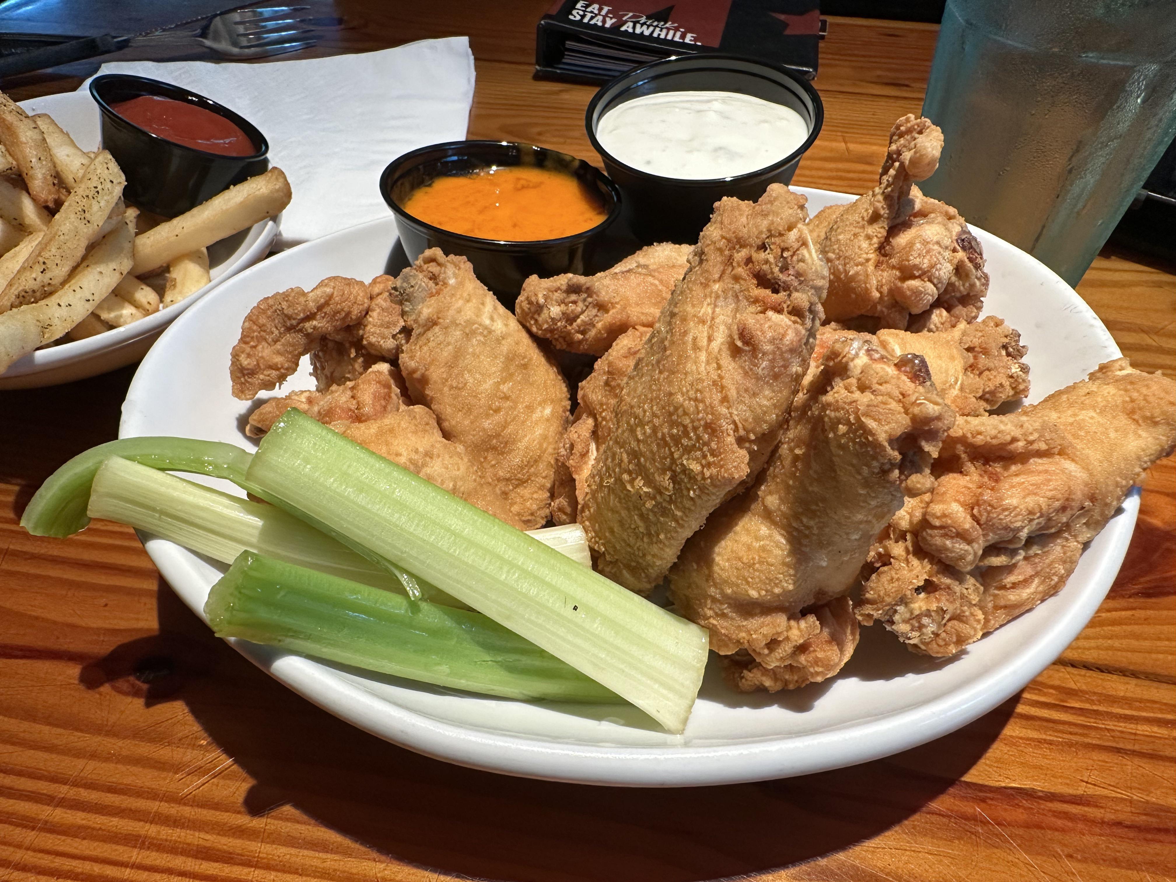 Millers Ale House, Breaded r/Wings