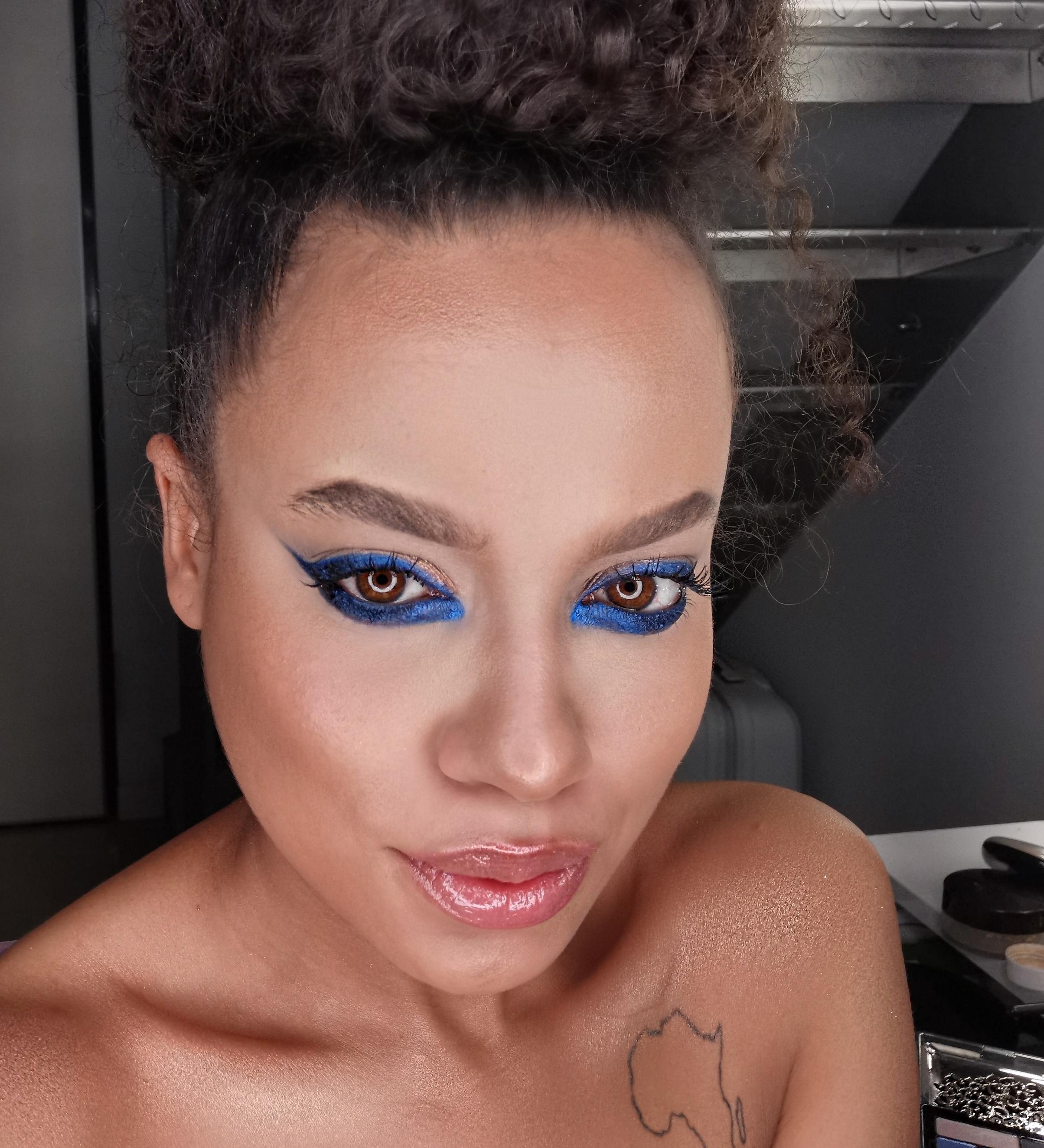 testing my new makeup station 👨‍🚀 r/MakeupAddiction