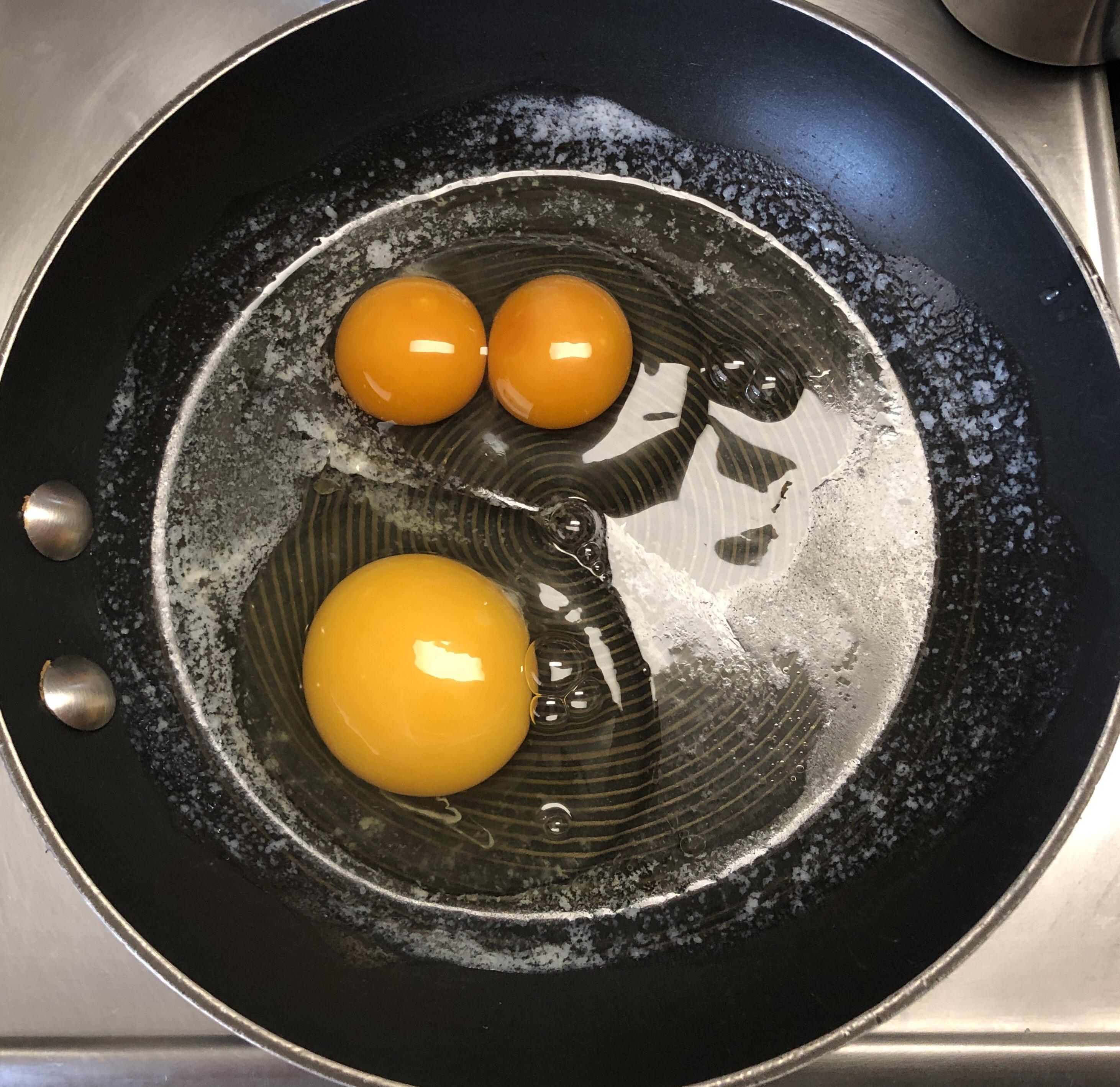 PsBattle Double yolk egg