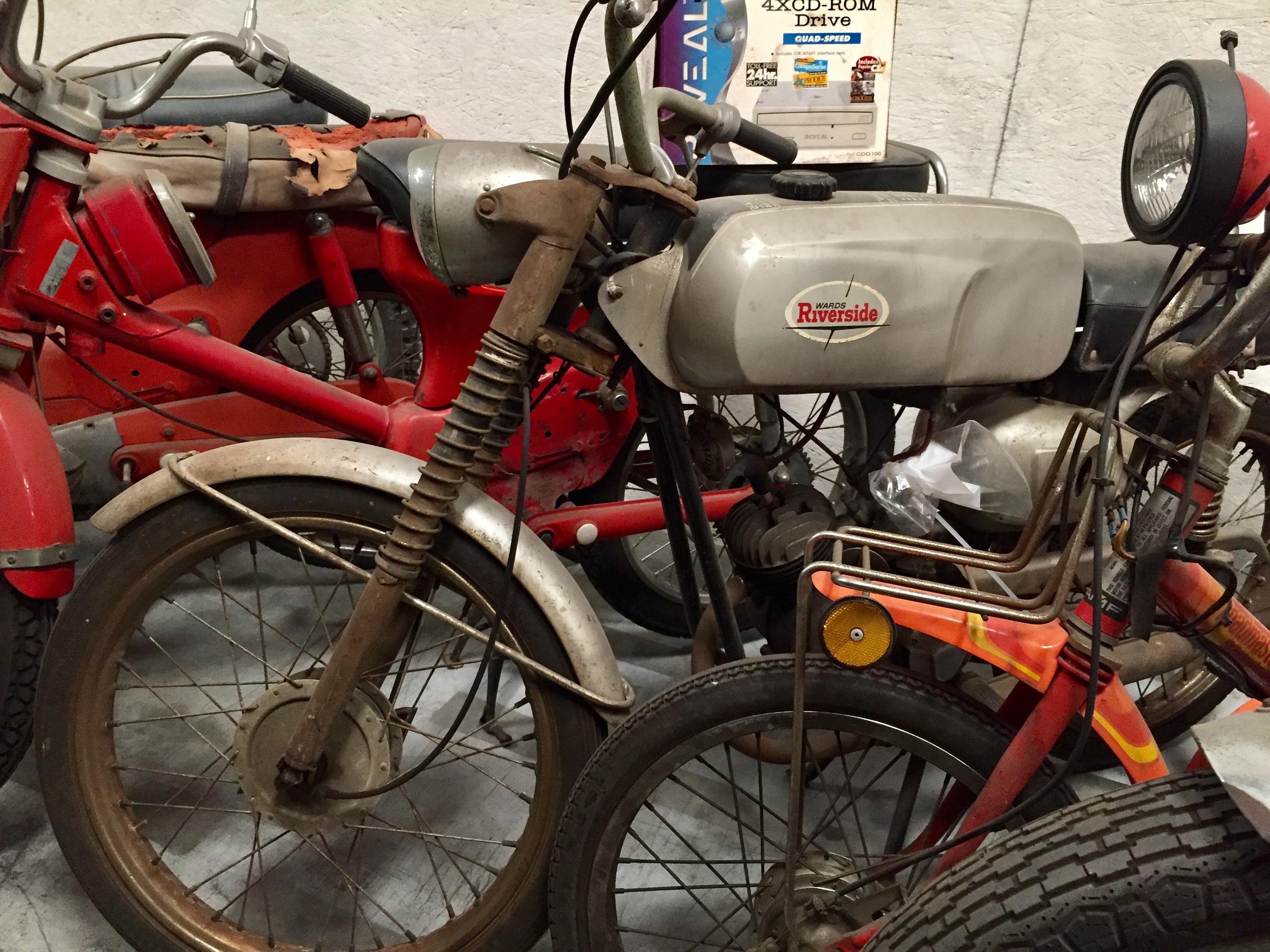 Cool old Riverside motorcycle r/motorcycle