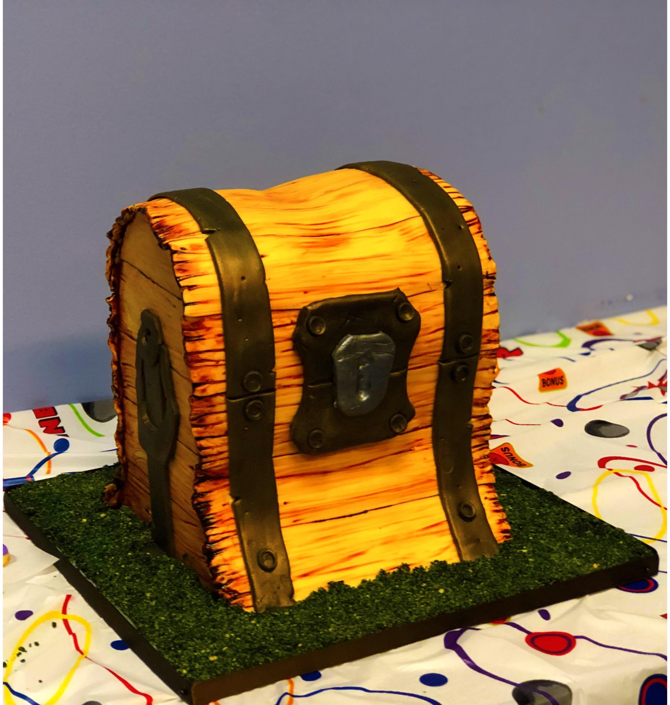 Fortnite treasure chest cake r/CAKEWIN