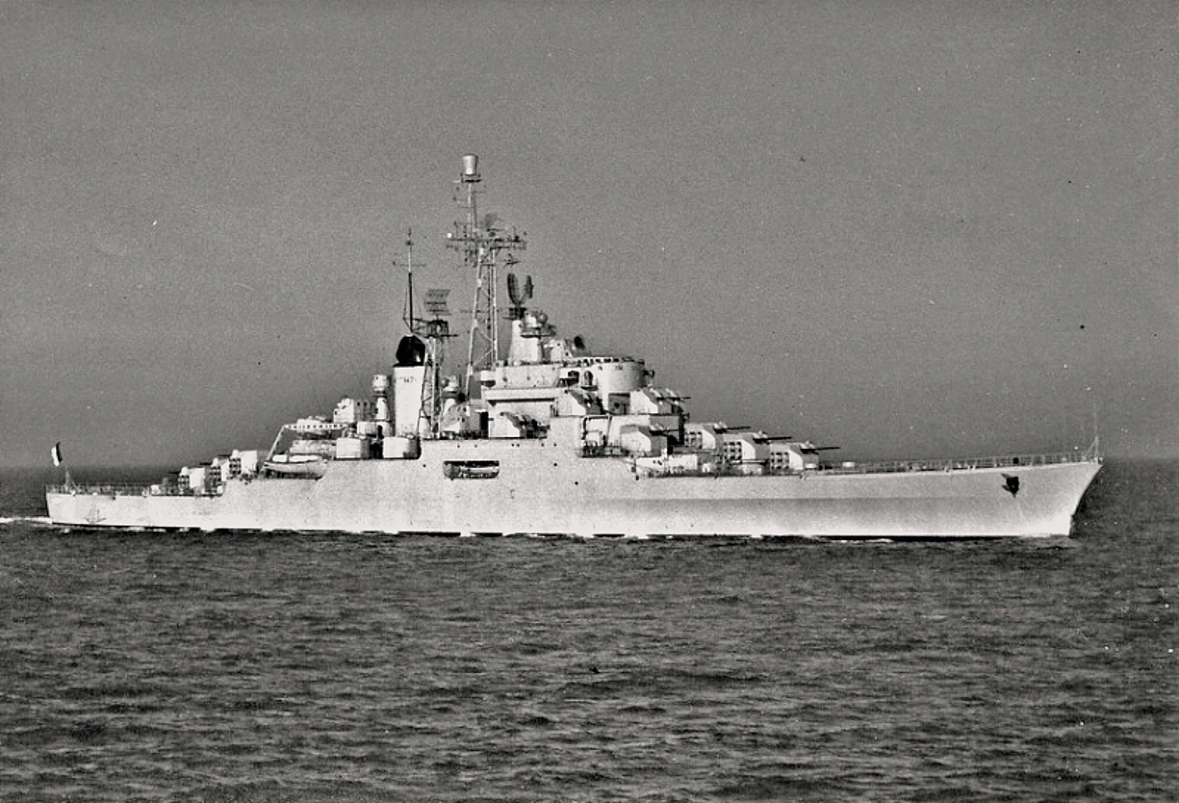 [4096x2789] [2000 DPI] [EHD] French AntiAir Light Cruiser