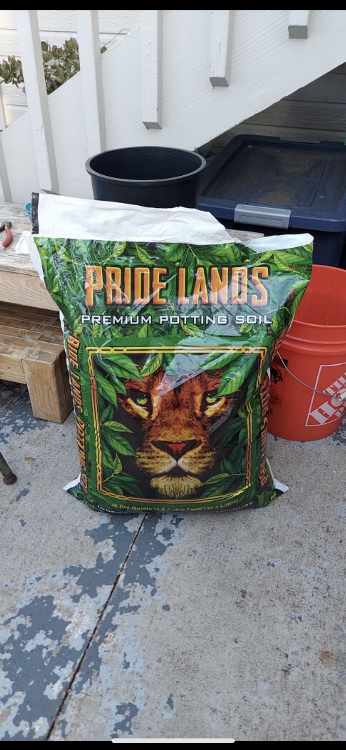 Pride Lands or Fox Farm soil? r/Autoflowers