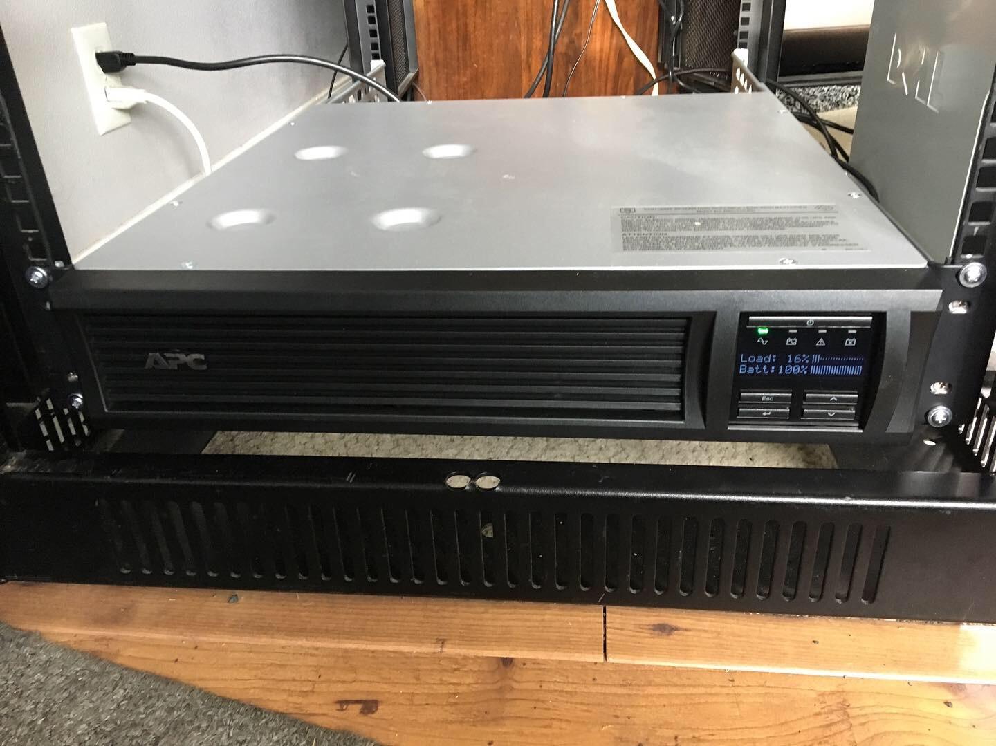 Basically Brand New APC SMT1000RM2U UPS r/homelab