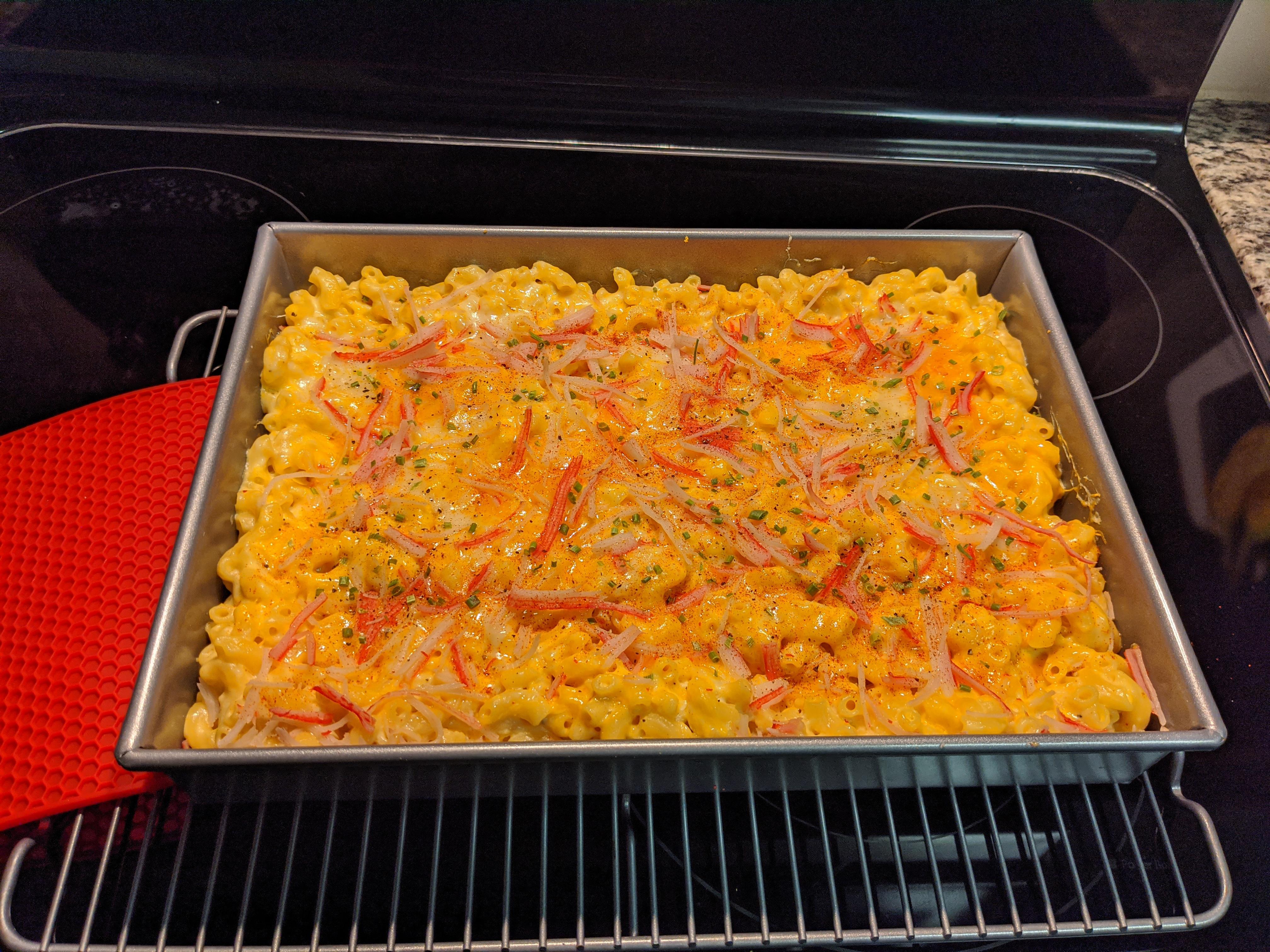 [Homemade] Macaroni & Cheese Topped With Surimi r/food