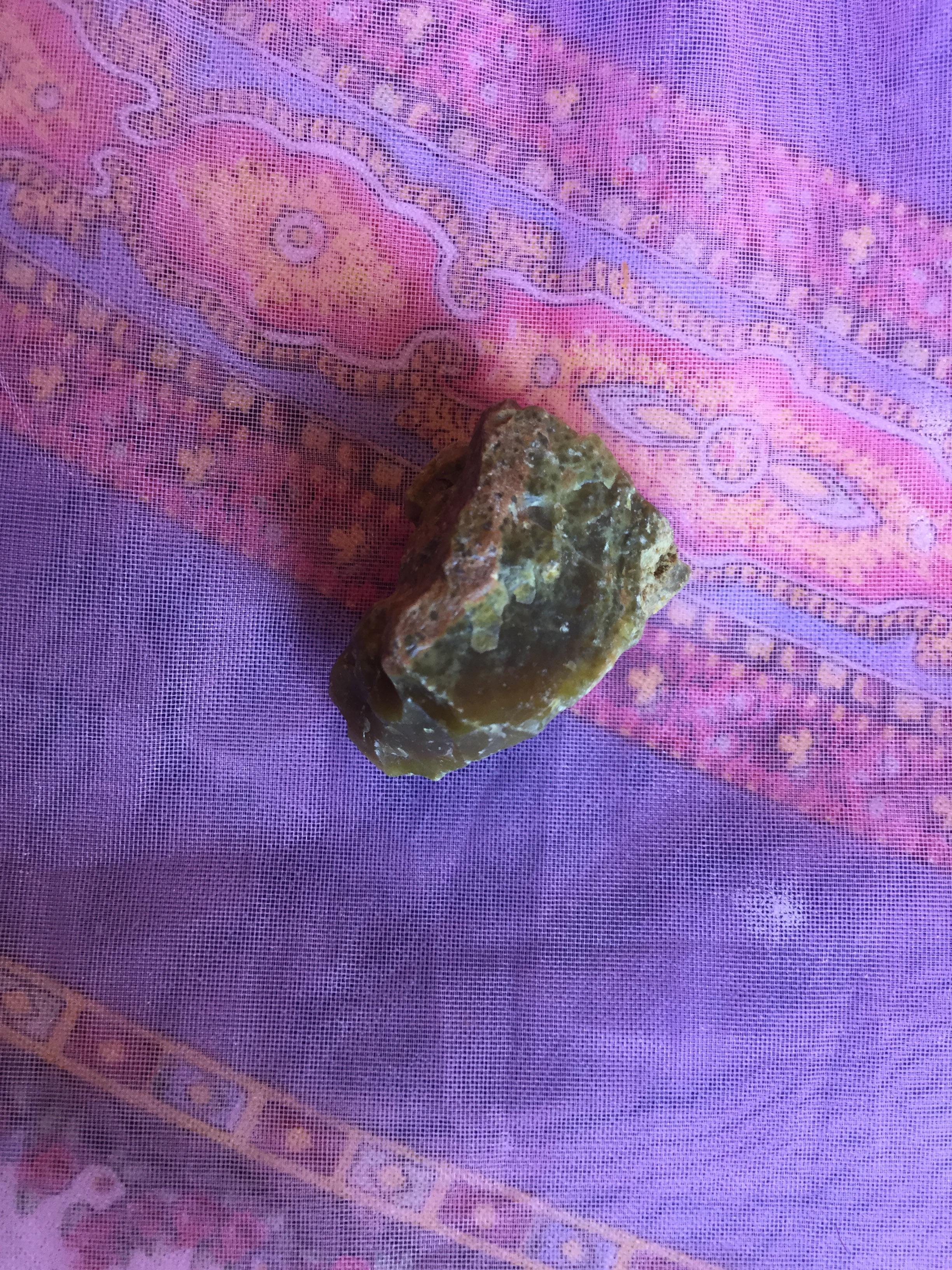 Found this today, does anyone know what it is? Ps I found it in North Carolina r/Gemstones