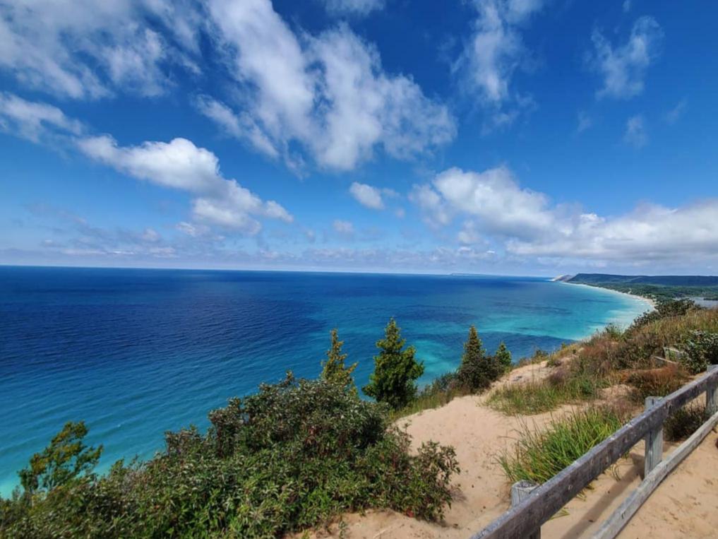 Empire Bluff, Lake Michigan [OC] r/GreatLakesPics