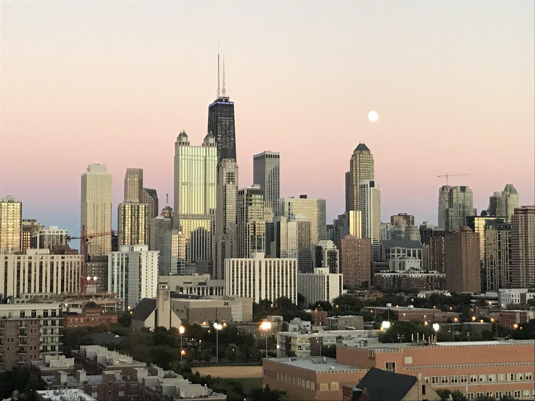 Moon rising over Chicago r/CityPorn