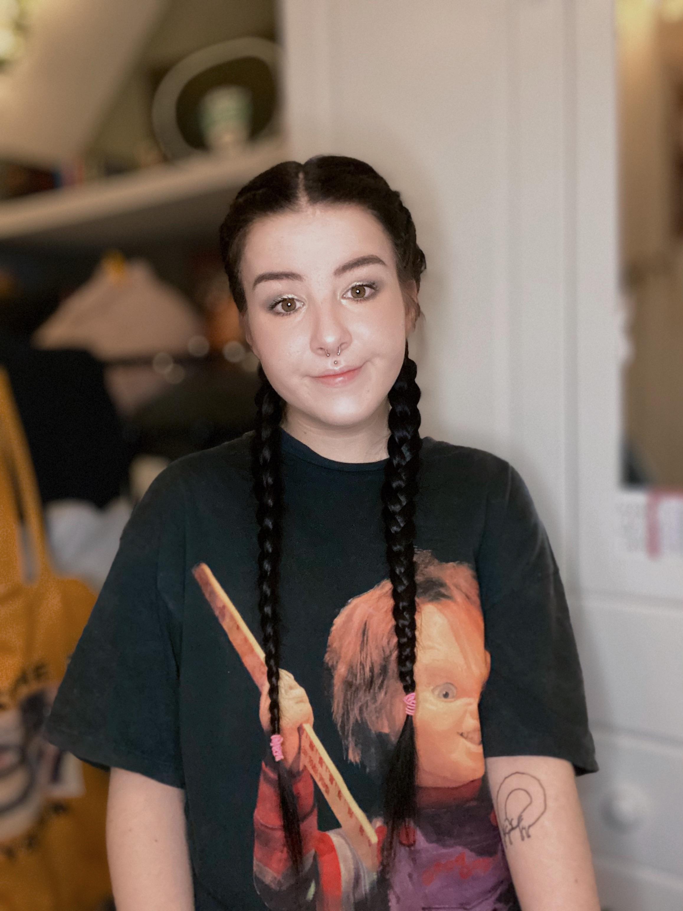 Rare photo of me wearing clothes on Reddit r/prettyaltgirls