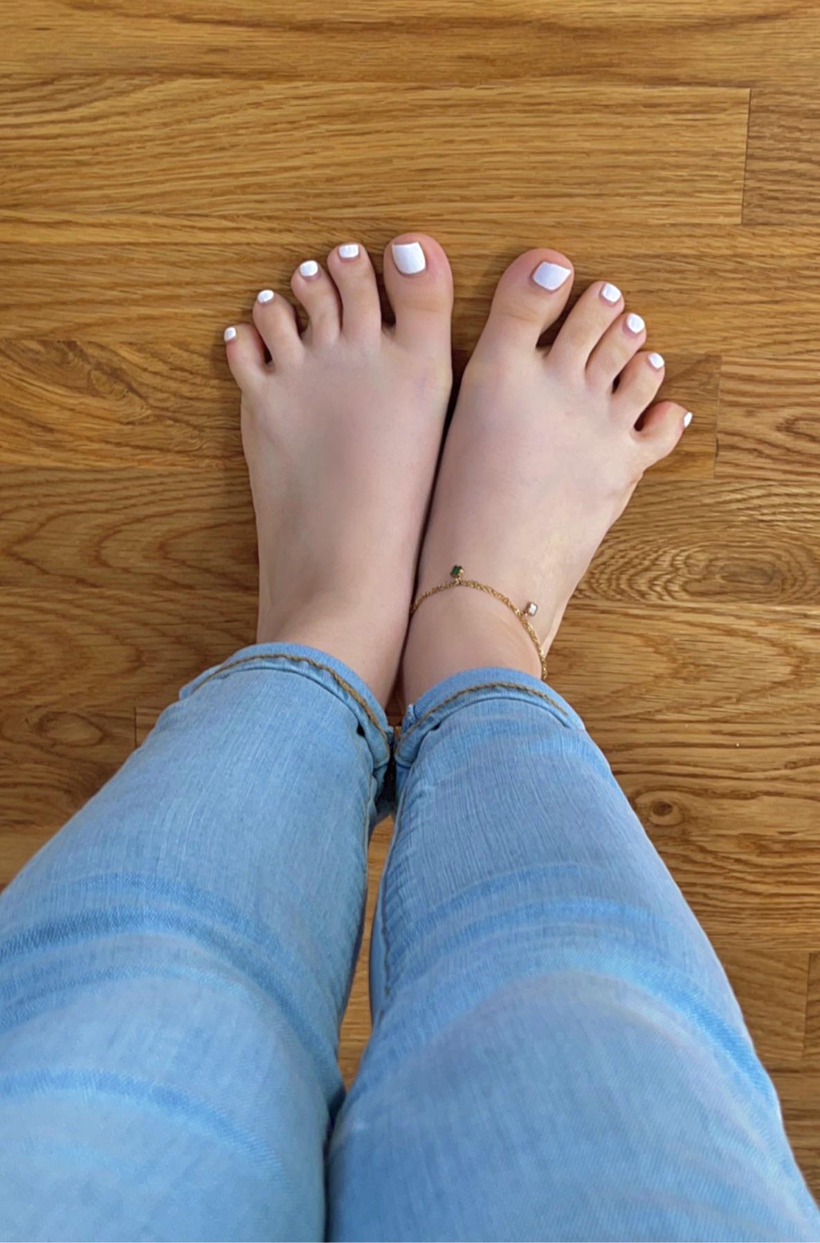 My stretched toes r/Whitetoes