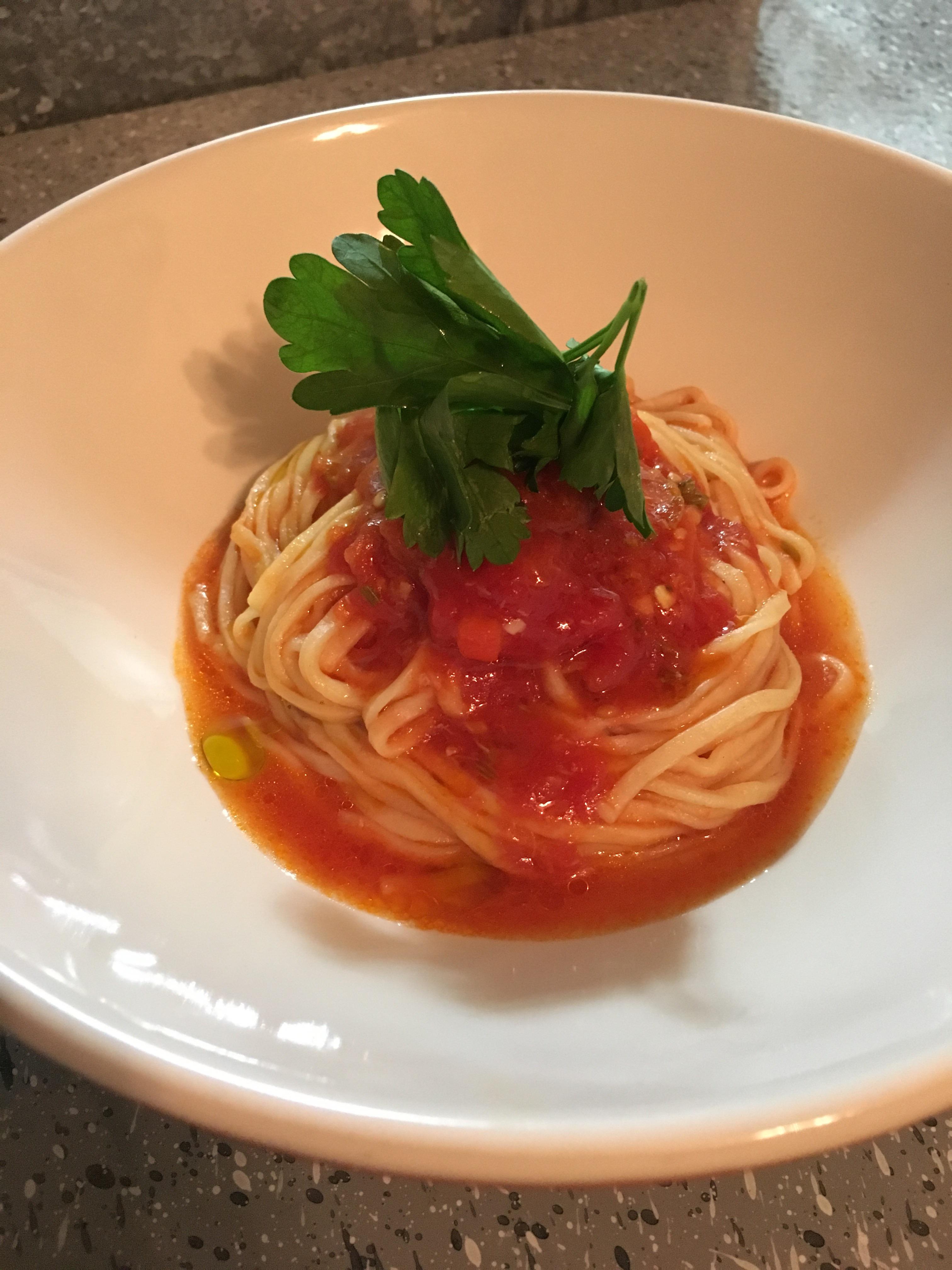 [I made] fresh spaghetti with pepper & garlic confit tomato sauce. r