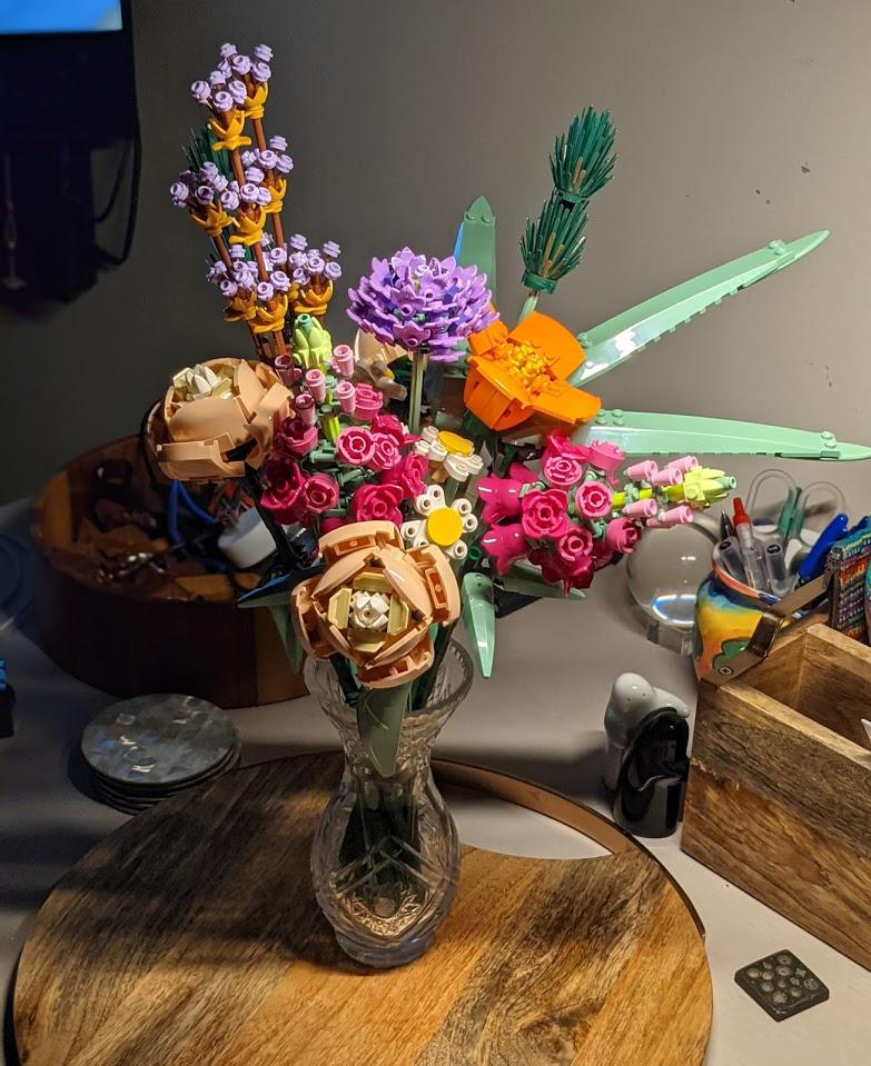 pretty bouquet is pretty! (pardon the mess) set 10280 r/lego